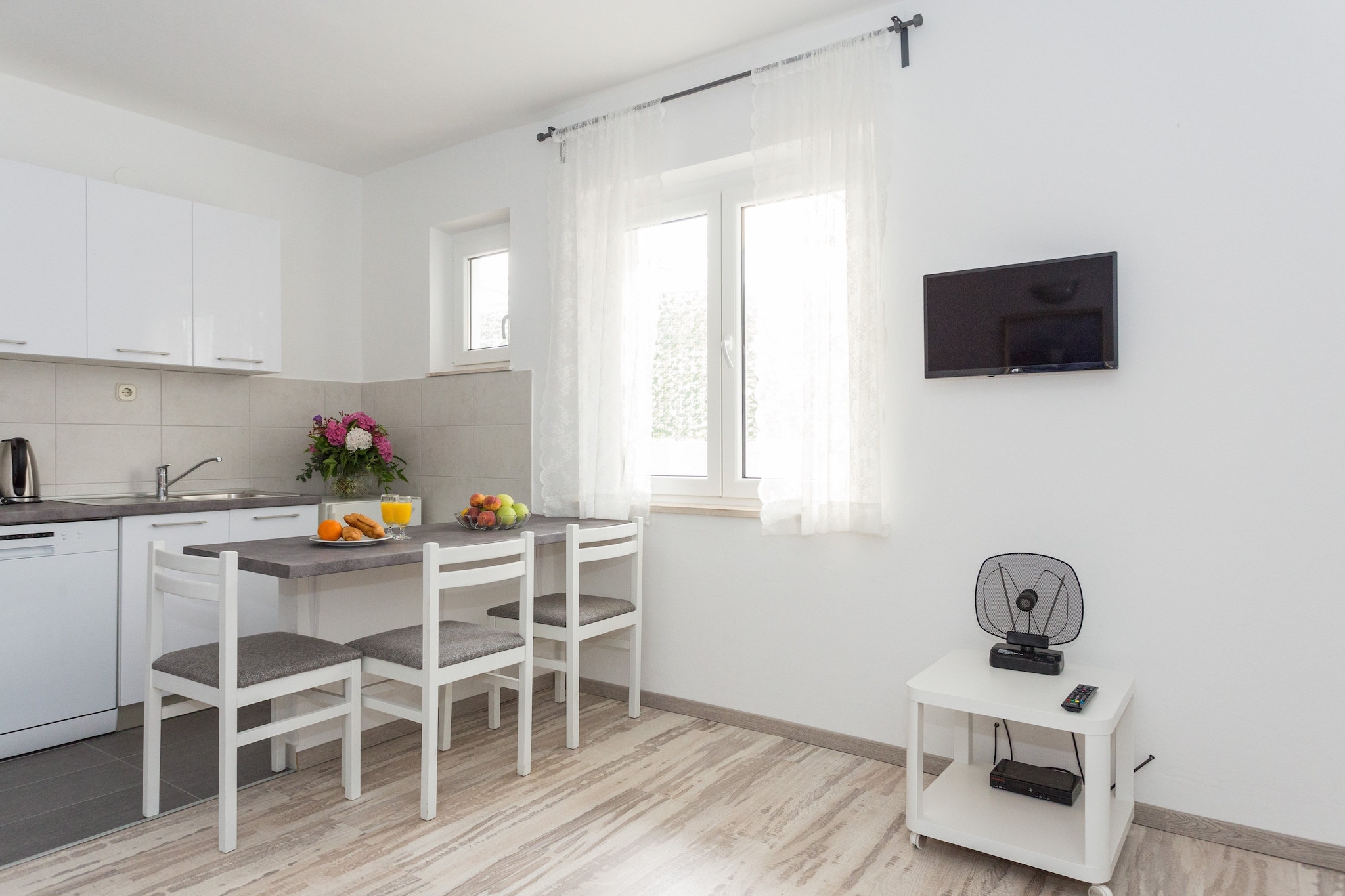 Holiday Home Oleander Sea View - Four Bedroom Holiday Home with Terrace and Sea View-Eetkamer