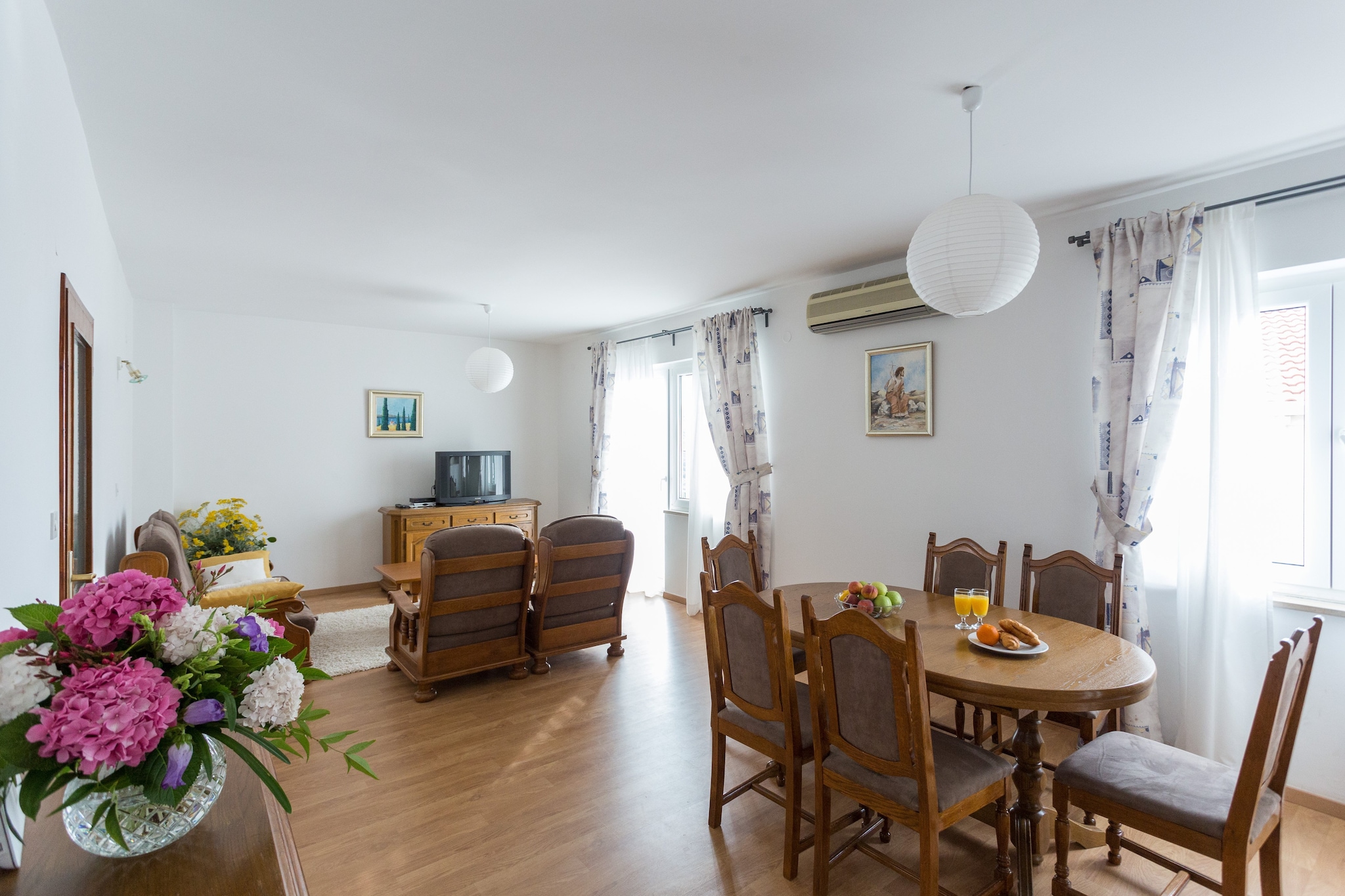 Holiday Home Oleander Sea View - Four Bedroom Holiday Home with Terrace and Sea View-Woonkamer