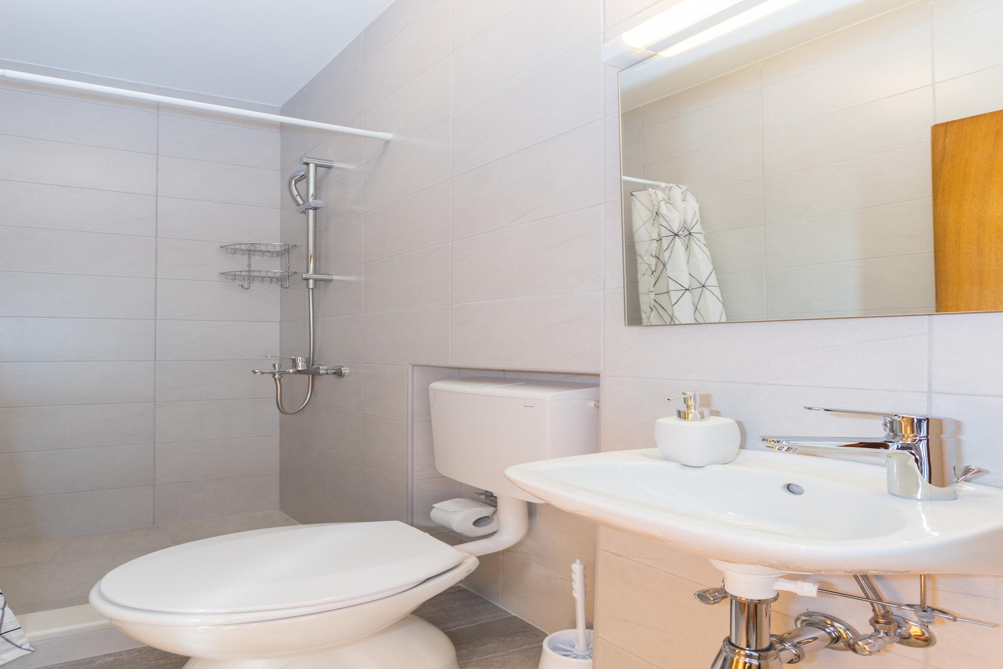 Holiday Home Oleander Sea View - Four Bedroom Holiday Home with Terrace and Sea View-Badkamer
