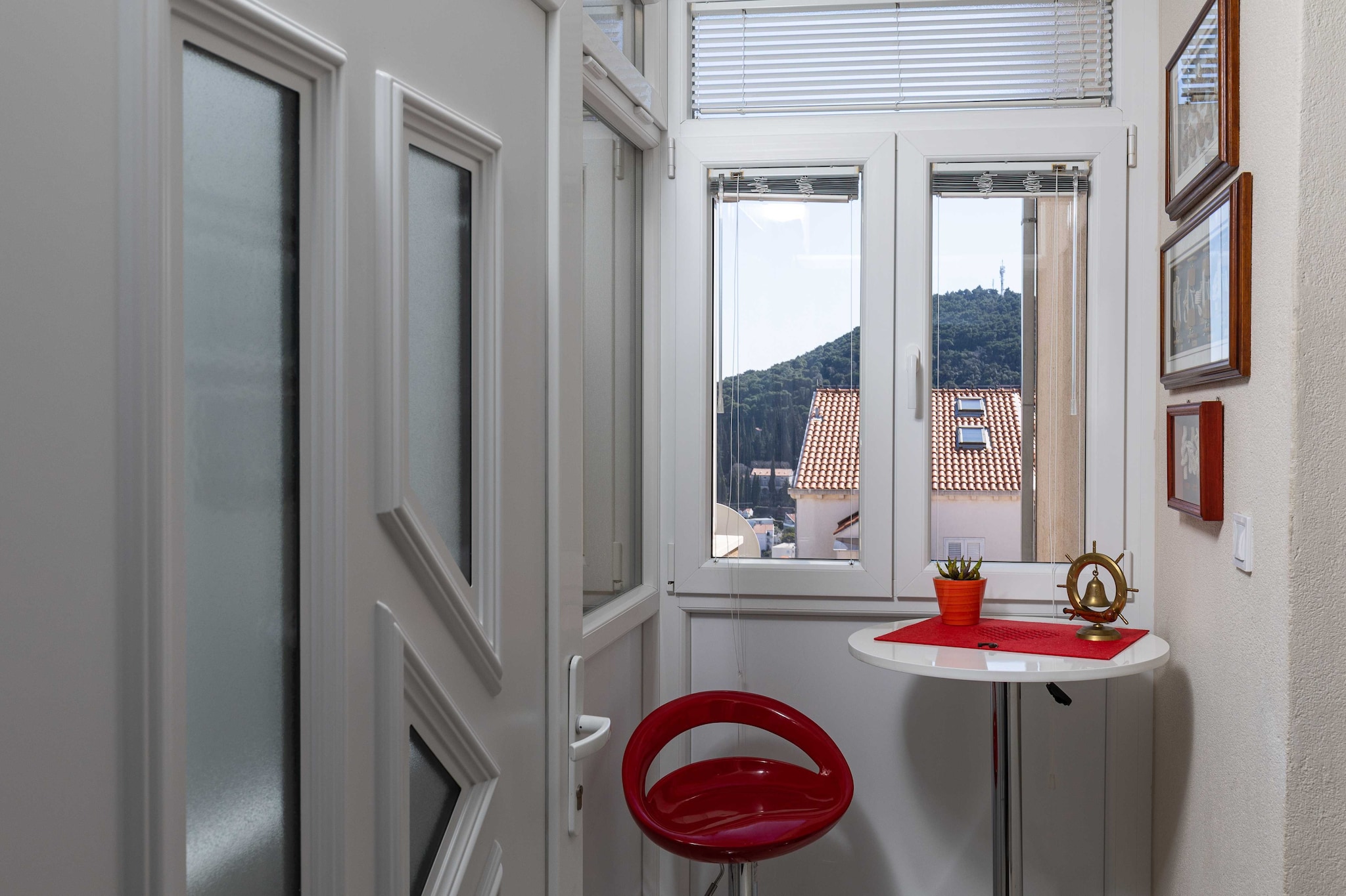 Apartment KOKe - Two Bedroom Apartment with Balcony and partial Sea View-Indoor