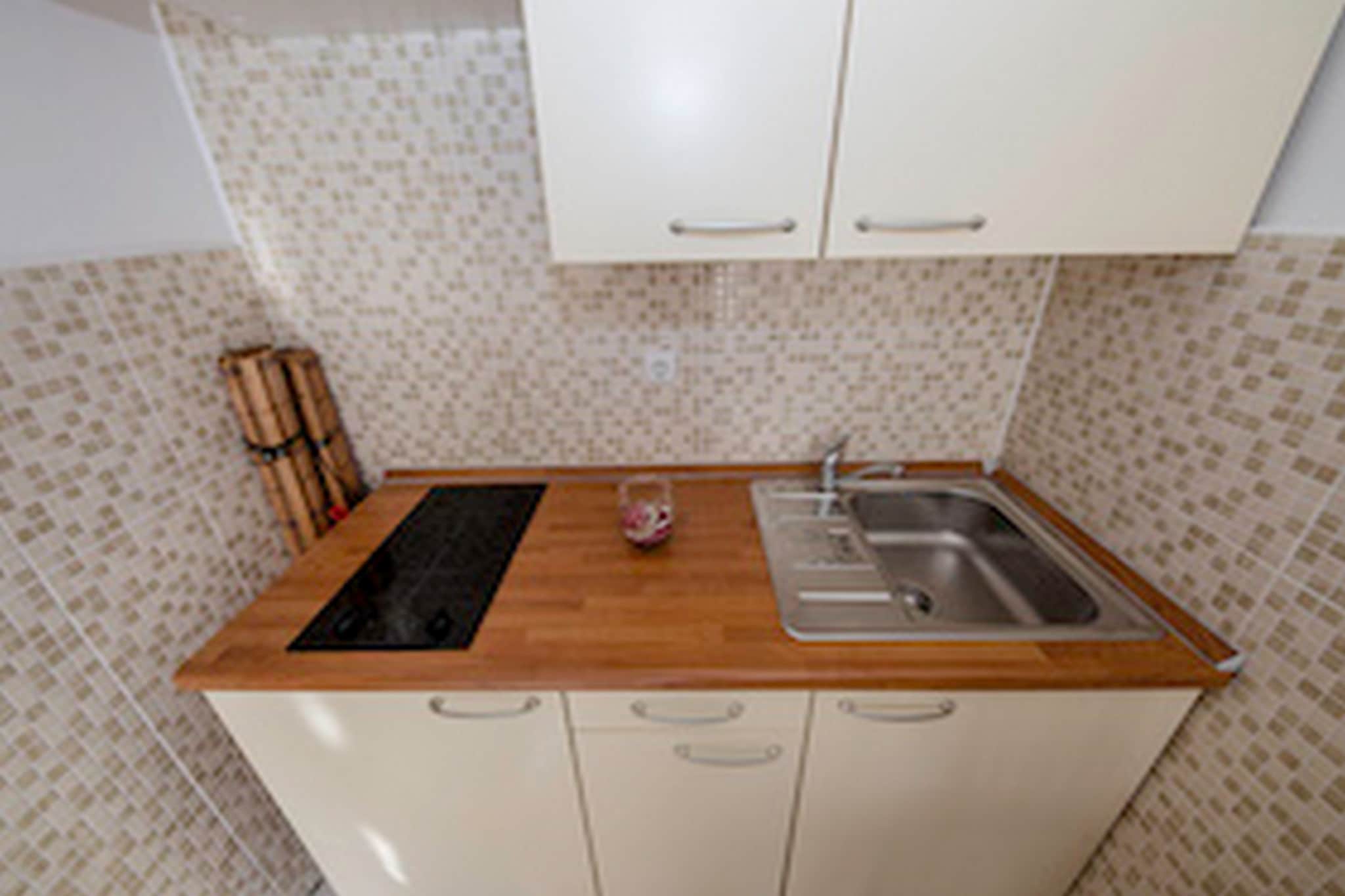 Apartments & Rooms Green Bay - Studio Apartment-Keuken