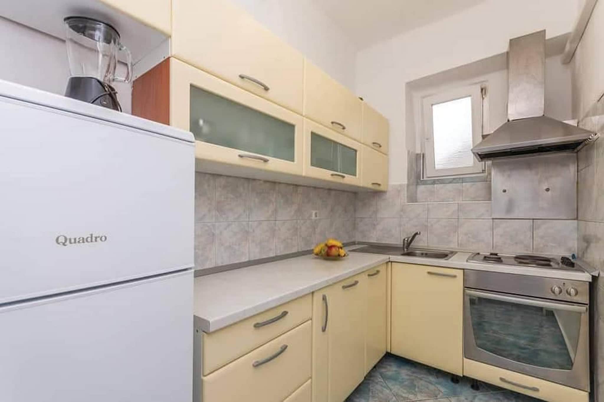 Apartment Marjan - One Bedroom Apartment with shared Terrace-Keuken