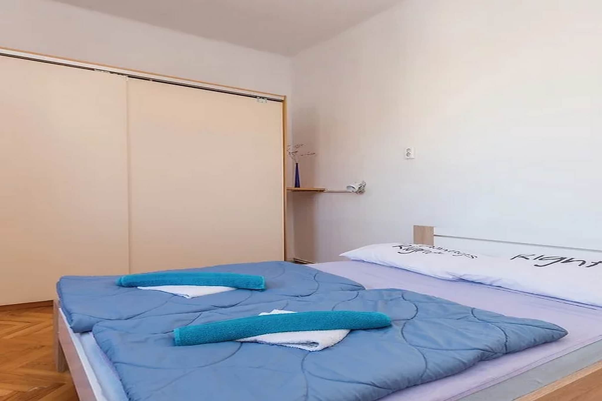 Apartment Marjan - One Bedroom Apartment with shared Terrace-Slaapkamer