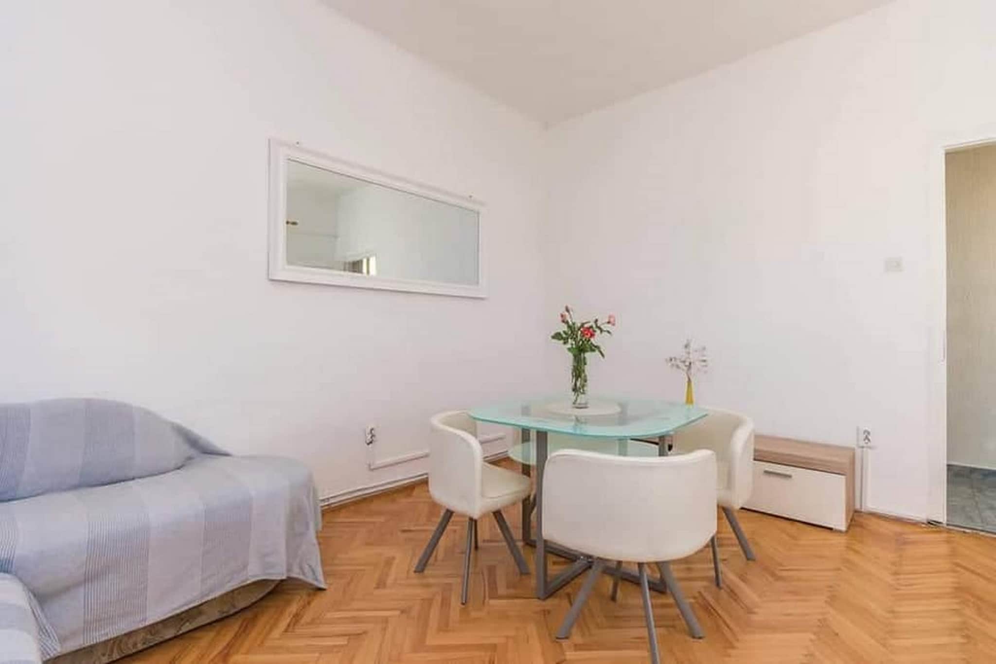 Apartment Marjan - One Bedroom Apartment with shared Terrace-Binnen