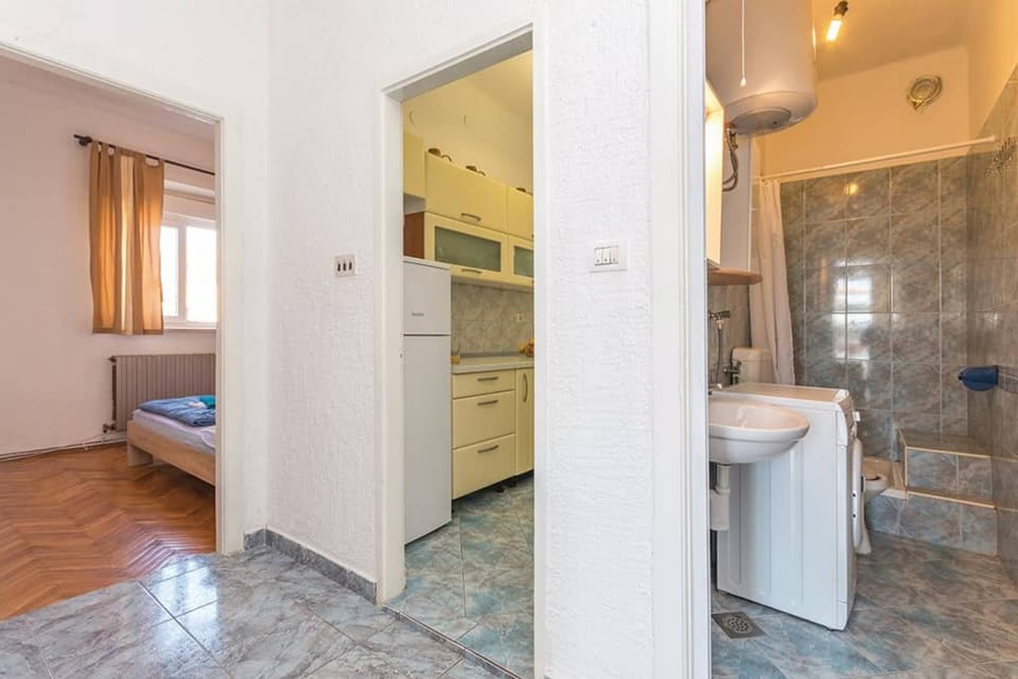 Apartment Marjan - One Bedroom Apartment with shared Terrace-Binnen