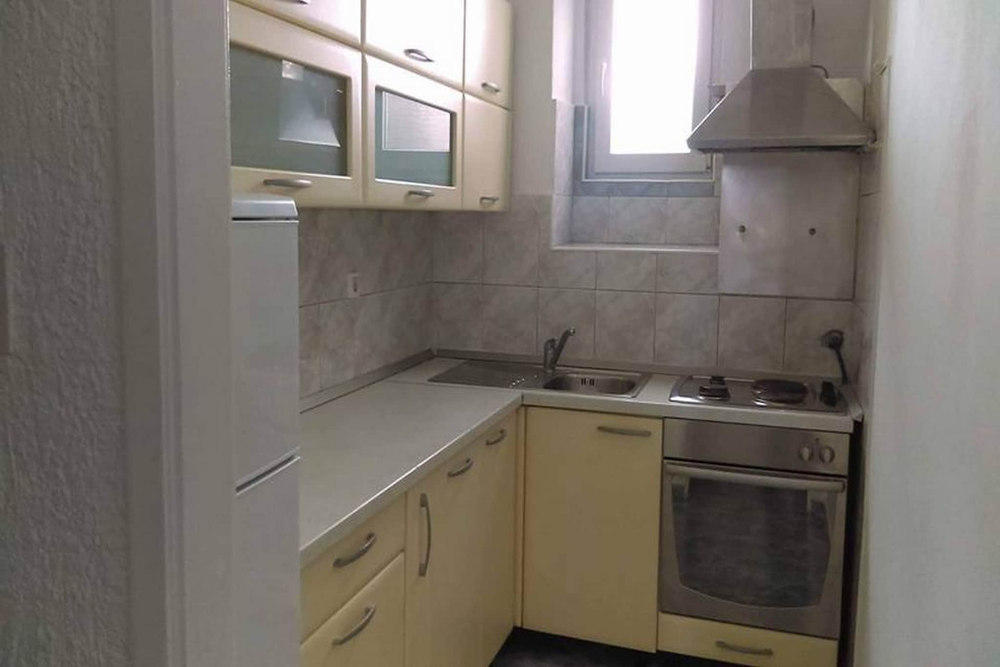 Apartment Marjan - One Bedroom Apartment with shared Terrace-Keuken