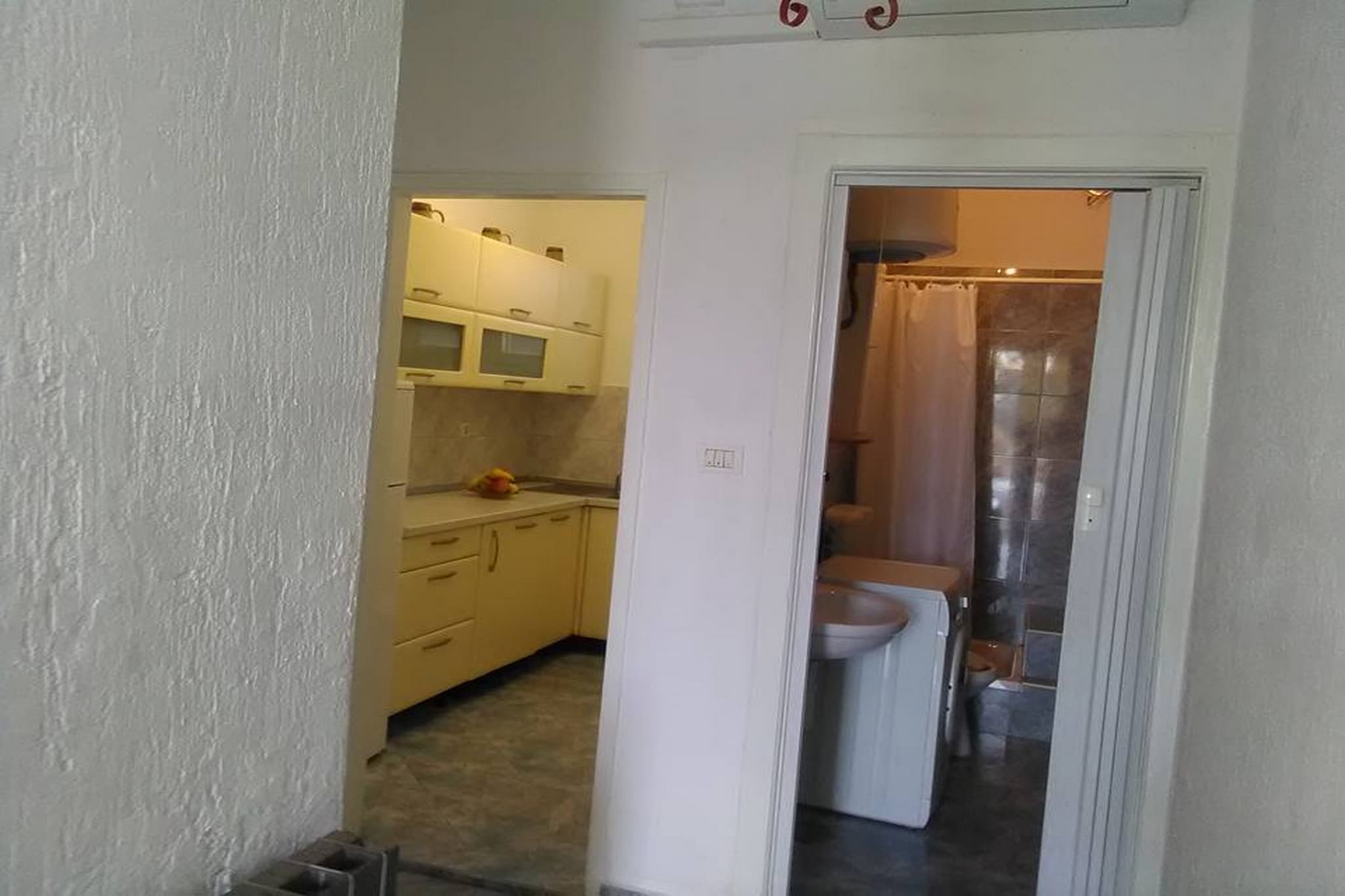Apartment Marjan - One Bedroom Apartment with shared Terrace-Binnen