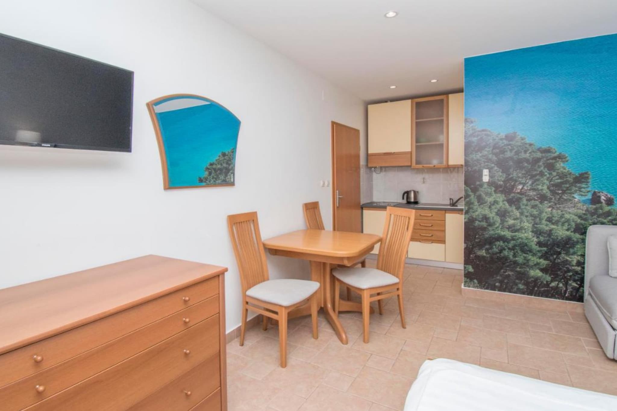 Apartments Antonio are situated in Tucepi, a lovely place on the Dalmation coast. The property offers five units with free WiFi throughout the property.
All the units have a furnished private balcony with an outdoor dining area.
The accommodation offers free private parking with no reservation required.
Guest have access to safety deposit box if needed.
This studio is equipped perfectly for three people. Air-conditioning and WiFi are provided.
The kitchenette features vito ceramic, fan, and kitchen utensils. This studio apartment is furnished with one large double bed and one more extra bed.
The private bathroom comes with a shower and toilet. Free toiletries, hairdryer, towels and bed linens are at your disposal.
Apartments Antonio are located in the center of a small town Tucepi. Thanks to its perfect location, everything you need during your stay, is within walking distance. Restaurants, cafes, and bars are only 300 meters away from the property while a grocery store is only 100 m away. The closest beach is situated 300 m away.
Bus station with direct lines to small-town Omis and Dalmatian center Split is only 70 m away.
The nearest airport is in Split, 67 km away from Apartments Antonio. Tucepi bus station is 200 m away.
Makarska ferry port is 5 km away from the property.