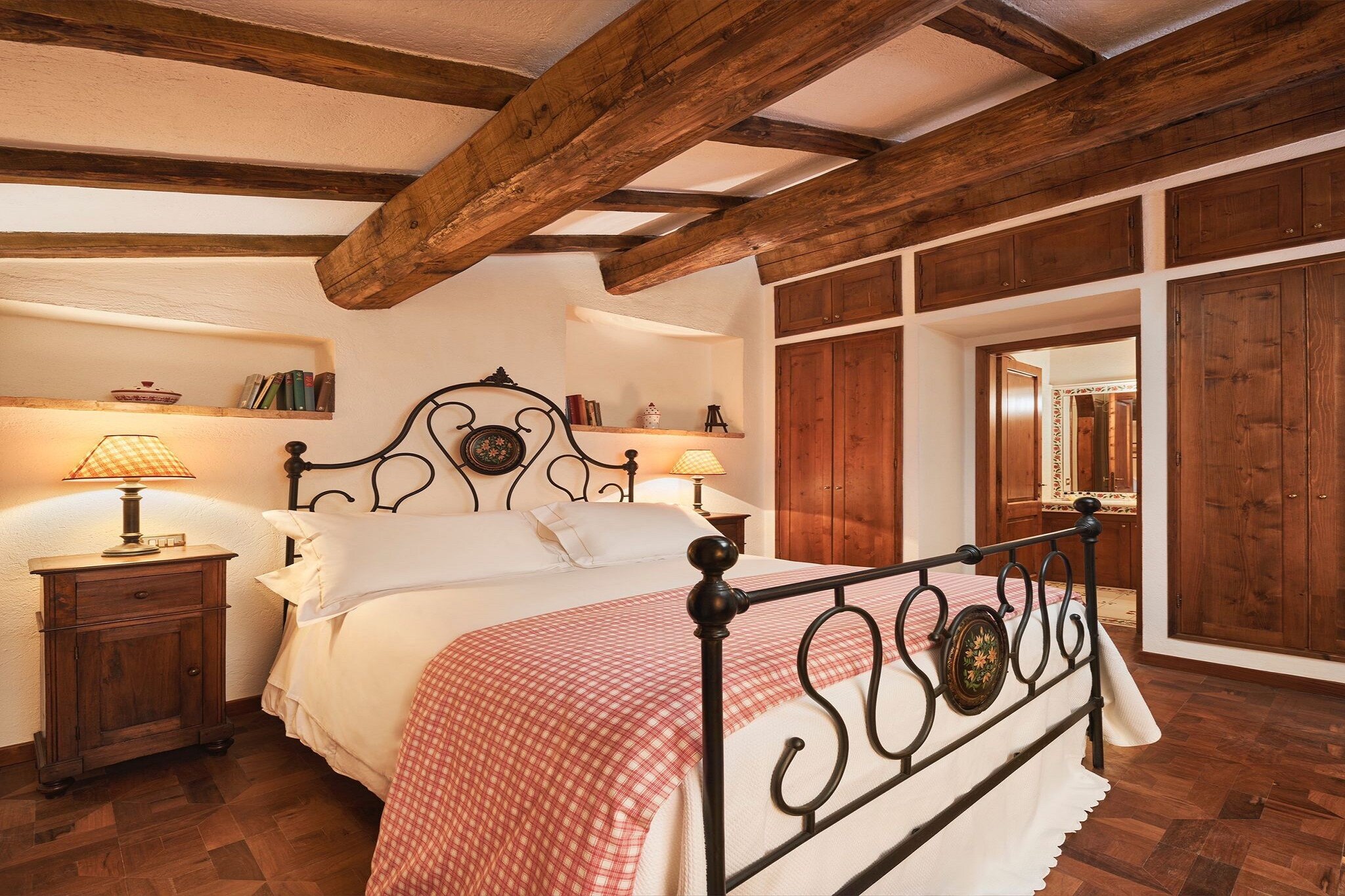 Ground floor: (Entrance, Living room(single sofa bed), dining room(dining table(6 persons), fireplace), Kitchen(stove, electric kettle, toaster, coffee machine, oven, microwave, dishwasher, fridge, high chair))\n\nOn the 1st floor: (bedroom(double bed or 2 single beds), bedroom(double bed), Bedroom with bathroom(double bed, bathtub or shower, washbasin, toilet, bidet, hairdryer), bathroom(bathtub or shower, washbasin, toilet, bidet, hairdryer))\n\ntumble dryer, washing machine, terrace, garden(private, 40 m2), BBQ, parking, swimming pool(shared with other guests, 13 x 6 m., opened from Apr upto and including Sep)