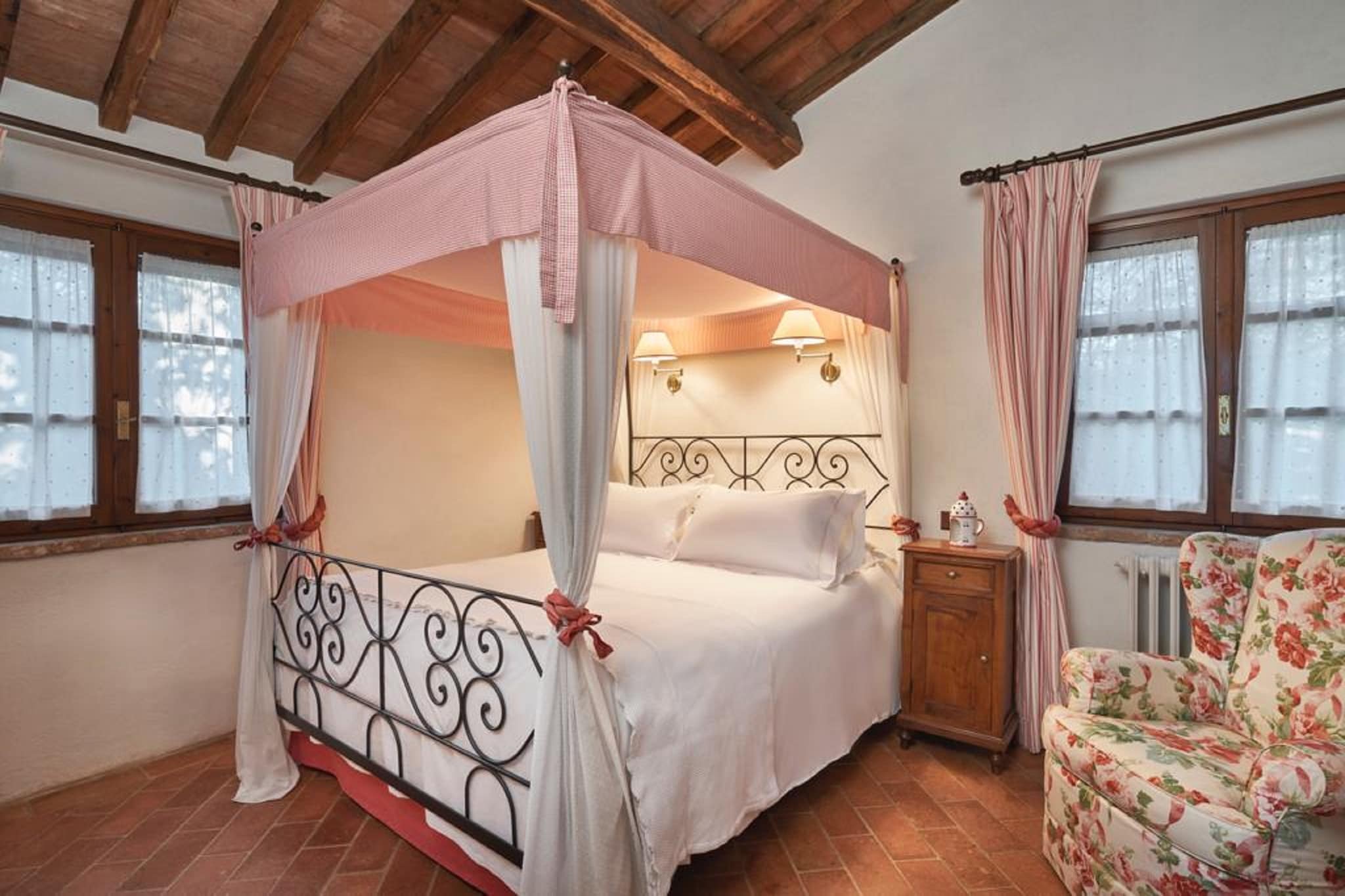 Ground floor: (Living room(double sofa bed), dining room(dining table(4 persons)), Kitchen(stove, electric kettle, toaster, coffee machine, oven, microwave, dishwasher, fridge, high chair), Bedroom with bathroom(double bed, bathtub or shower, washbasin, toilet, bidet, hairdryer))\n\ntumble dryer, washing machine, air conditioning, terrace, garden(private, 150 m2), BBQ, parking, swimming pool(shared with other guests, 13 x 6 m., opened from Apr upto and including Sep)