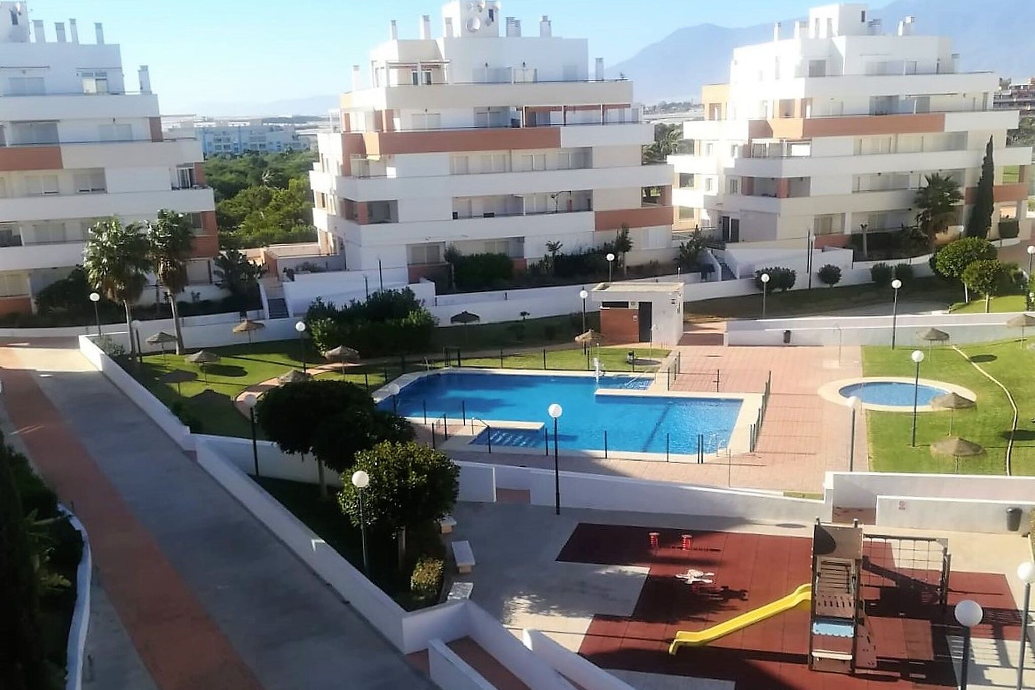 Appartement avec grande terrasse et piscine communautaire à Playa Serena