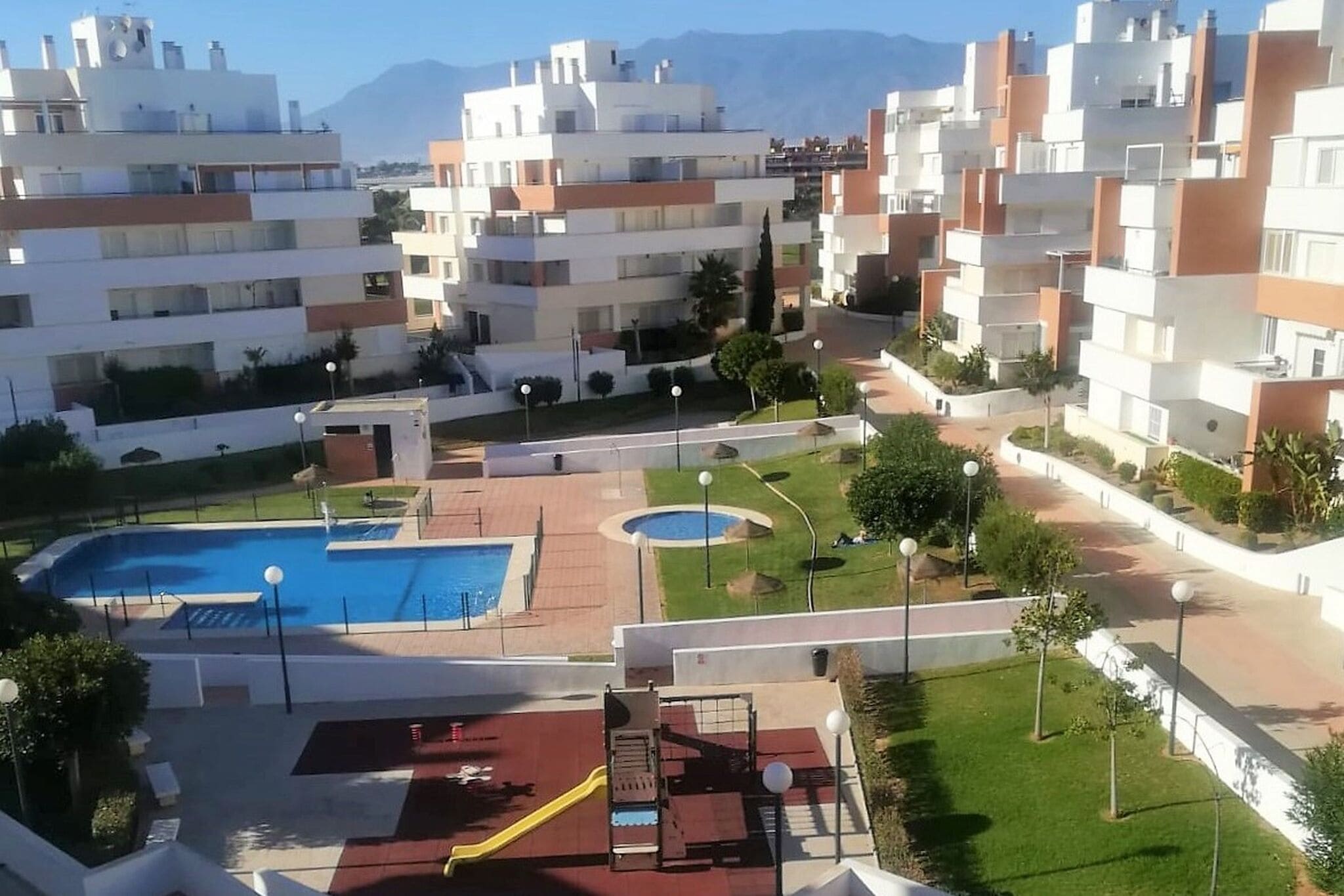 Moderne Wohnung in Roquetas de Mar mit Garten