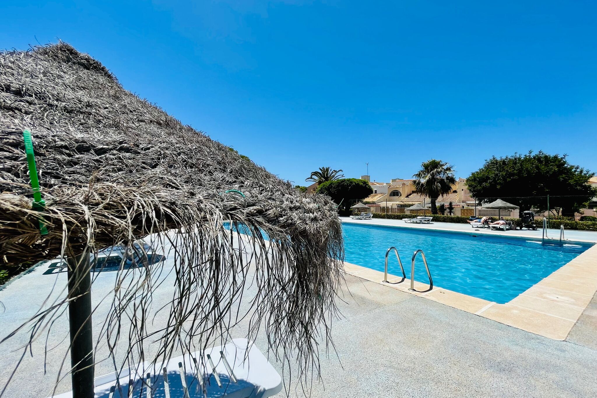 Fijn appartement in Roquetas de Mar met zwembad