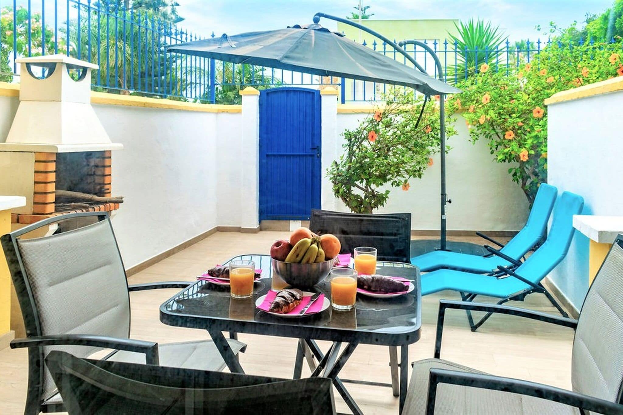 Maison de vacances de bon goût à Roquetas de Mar avec terrasse