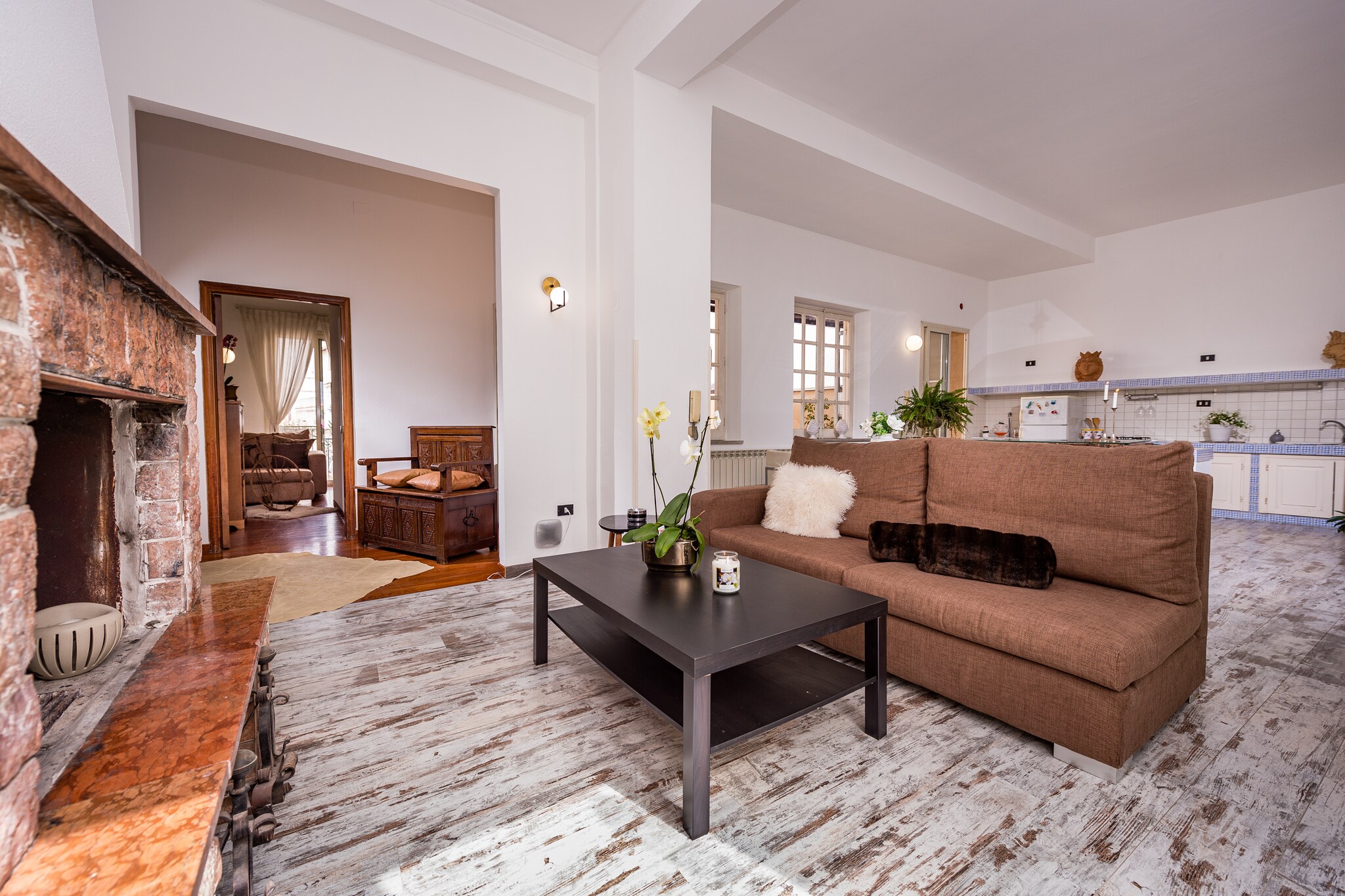 open kitchen, Living/diningroom, Bedroom with bathroom(double bed), Bedroom with bathroom(single bed, single bed), TV, fireplace, oven, microwave, washing machine, heating, air conditioning, terrace(private, 60 m2), terrace(private, 62 m2), BBQ