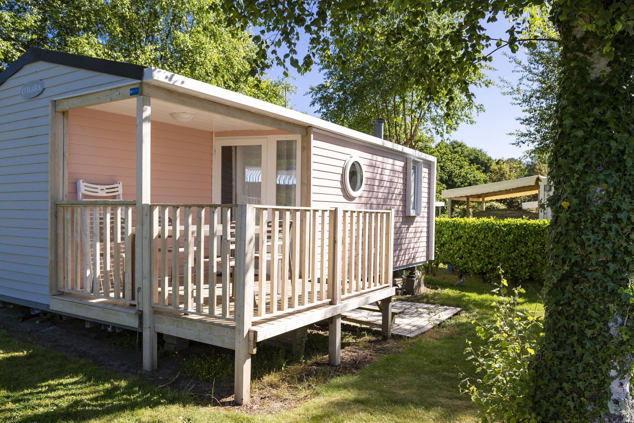 Mobile-home avec terrasse couverte en Bretagne Sud