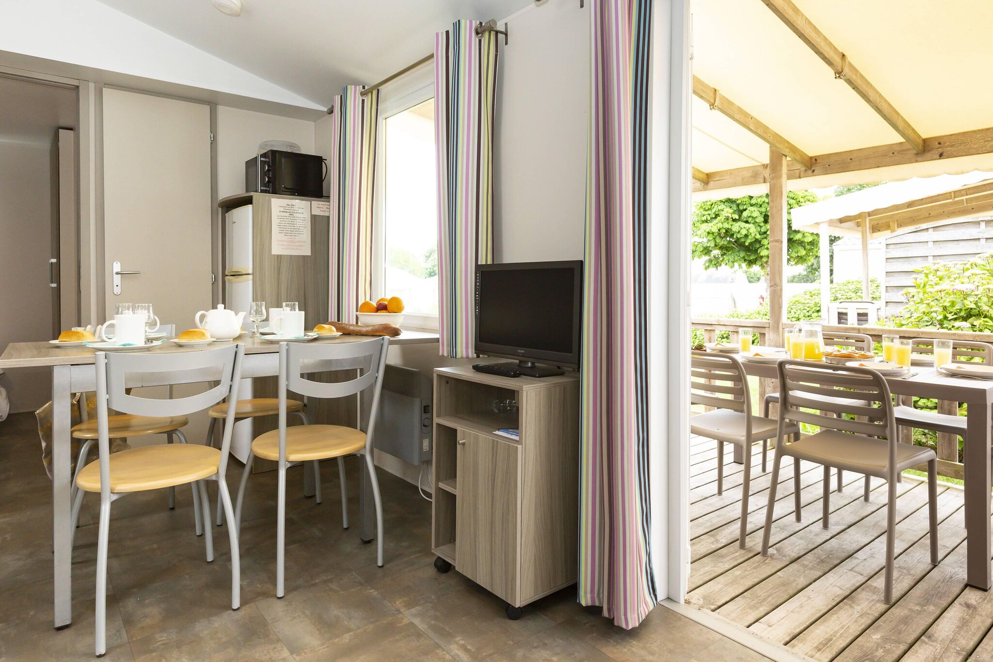 Mobile-home avec terrasse couverte en Bretagne Sud