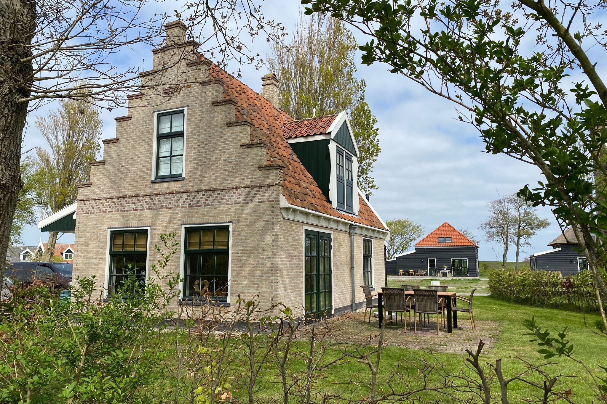 Beautiful villa with bath, close to the Wadden Sea