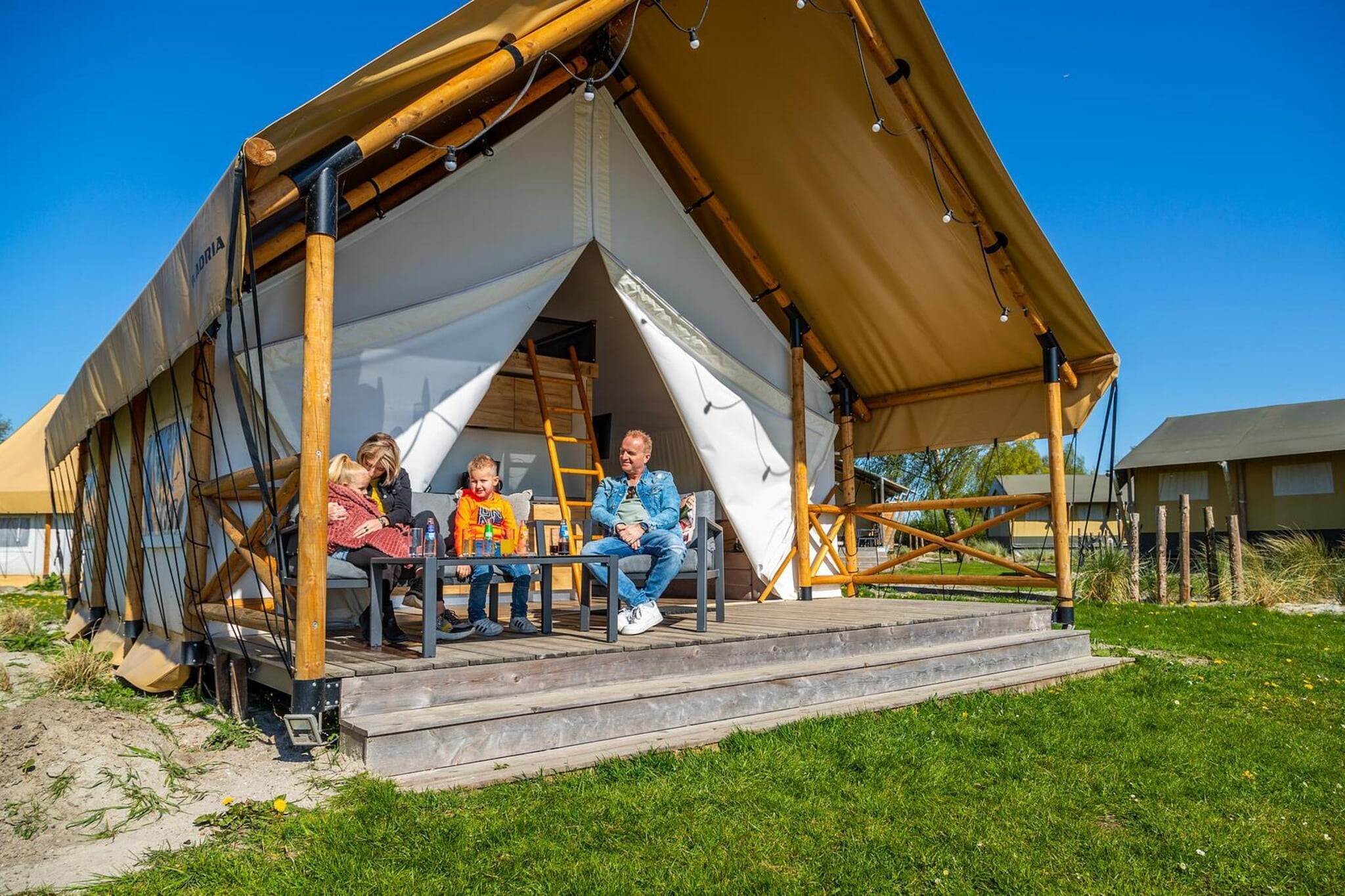 Glamping tent Luxury 4 - Buitenkant zomer