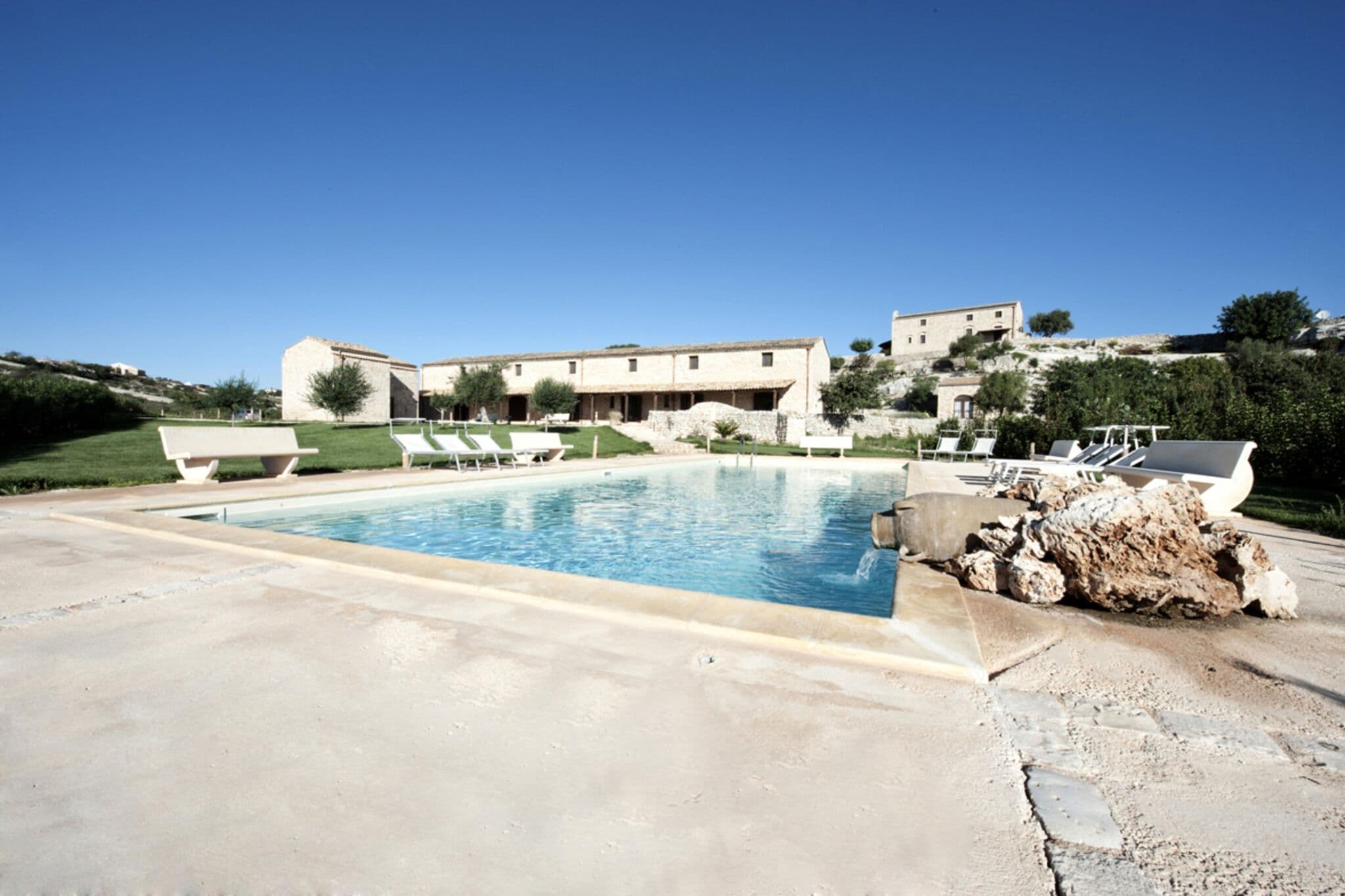 Majestueuse maison de vacances à Modica avec piscine partagée