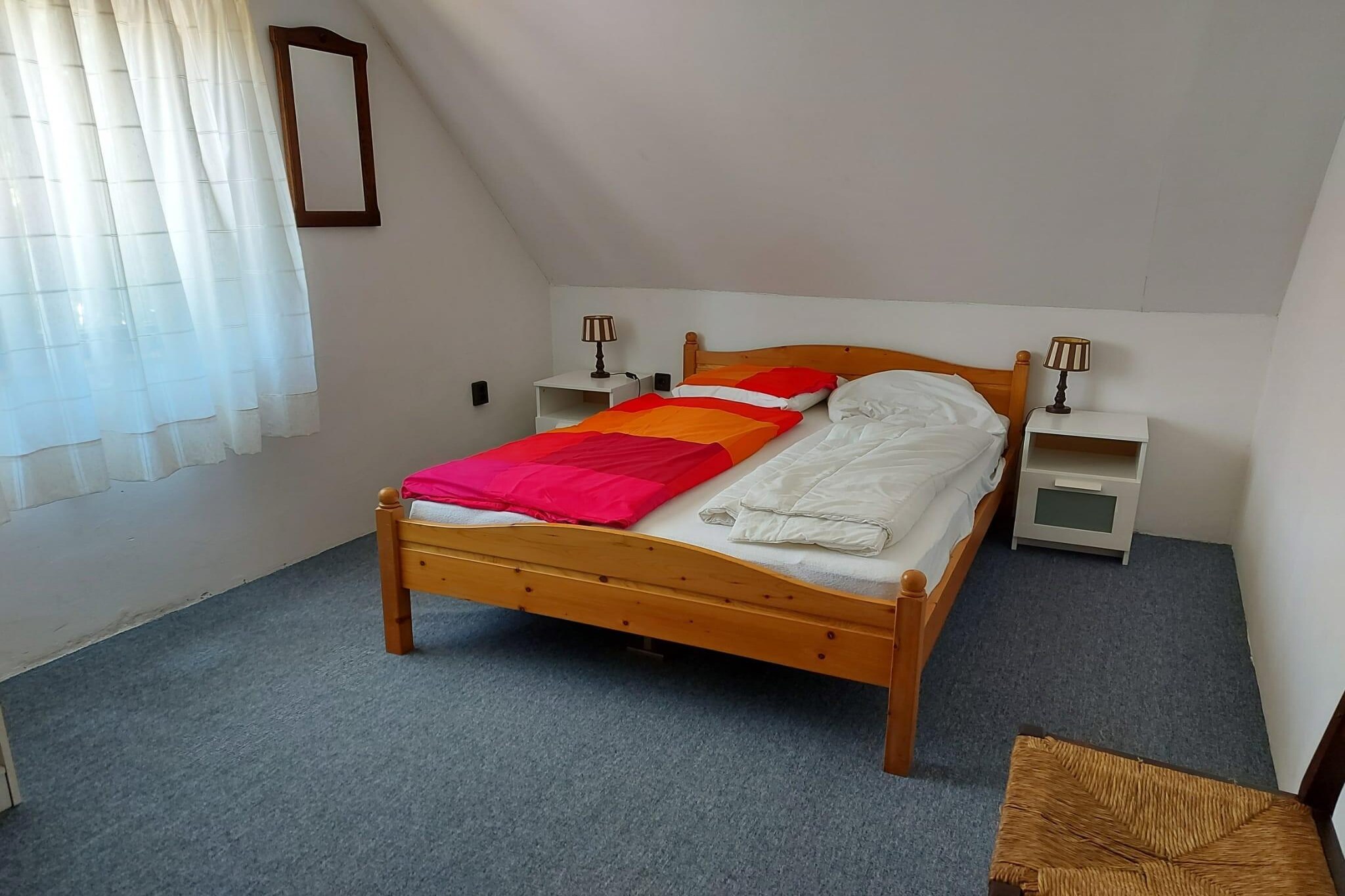 Ground floor: (Entrance, Living room(TV, seating area), Large kitchen(dining table, electric kettle, cooker, coffee machine, dishwasher, fridge-freezer), bedroom(double bed, air conditioning), bedroom(double bed, air conditioning), bedroom(single bed, single bed, air conditioning), bedroom(single bed, single bed, air conditioning), bathroom(shower, washbasin, toilet))\n\nOn the 1st floor: (toilet(washbasin, toilet, washing machine))\n\ncot, garden furniture, BBQ, parking, trampoline, sand pit, Swing set