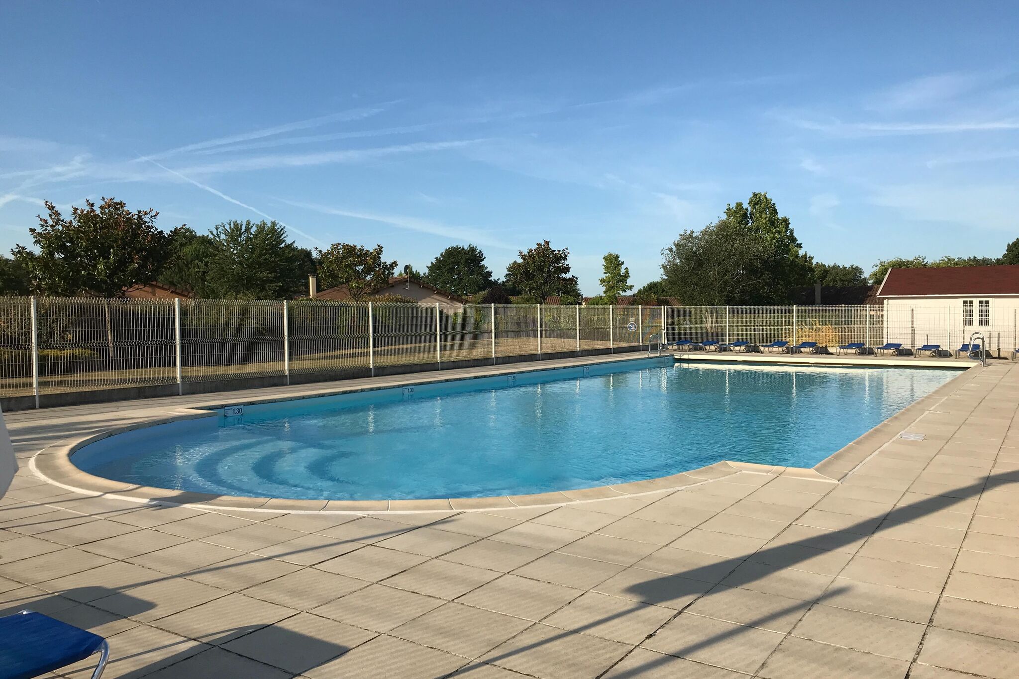 Heerlijk vakantiehuis in Les Forges met zwembad