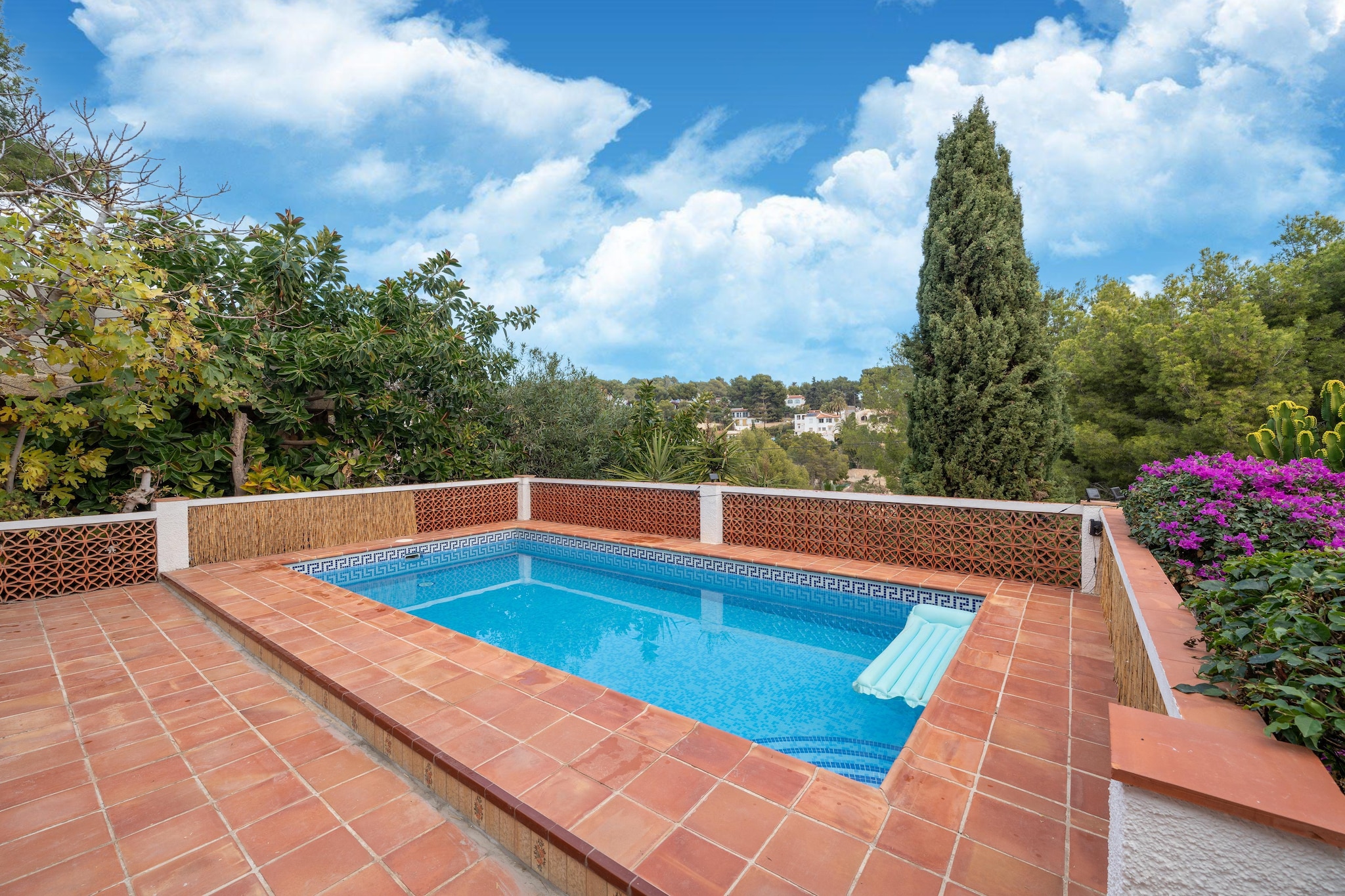 Escape to this elegant 3-bedroom holiday home in Benissa, perfect for families or a group of six friends. With its stylish interiors and comfortable layout, it offers a luxurious base to unwind. Step outside to enjoy your private terrace or take a refreshing swim in the sparkling pool, all while soaking up the Spanish sunshine.
Everything you need is close by. The supermarket is within walking distance, and local restaurants invite you to savour Mediterranean flavours. For leisure and adventure, a golf course lies just 3 km away, while watersports and coastal fun await at 5 km. The region also boasts a range of charming villages and cultural attractions worth exploring.
Inside, the home features a fully equipped kitchen, a cozy living room with a dining area, seating space, and TV. Whether you're preparing a meal or relaxing after a day out, you’ll feel right at home. Public parking is available nearby, ensuring a hassle-free stay in this beautiful Costa Blanca retreat.
A utilities & service fee of EUR 100,00 will be required closer to your checkin date. You will receive a separate communication with the payment link. The utilities & service fee ensures a smooth stay and covers any additional services such as cleaning, service charges, consumption, damages or any additional charges incurred during the stay.