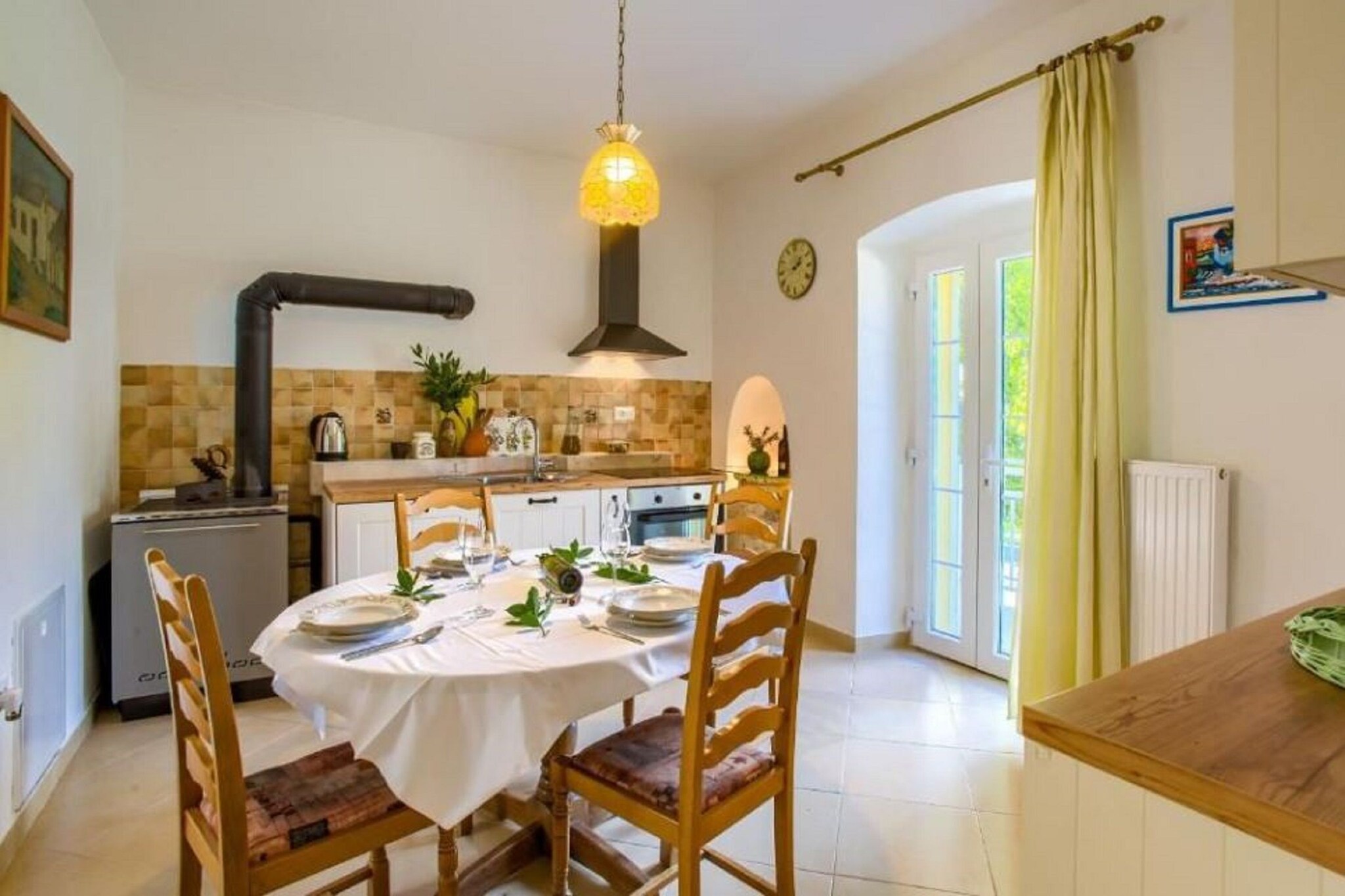 This pleasant holiday home near the coast has a wonderful garden and a comfortable design. It is very suitable for vacations with family or friends.

The sea is a stone's throw from the accommodation and you can walk in the region. Visit the Frankopan Castle Nova Kaljevica or spend your days relaxing on the beach at OÅ¡tro.

The holiday home has air conditioning for cooling on warm summer days. Prepare your favorite dishes in the well -equipped kitchen or light the barbecue for a pleasant summer evening. There is both an indoor and an outdoor shower available and you can spend your vacation days on the terrace.