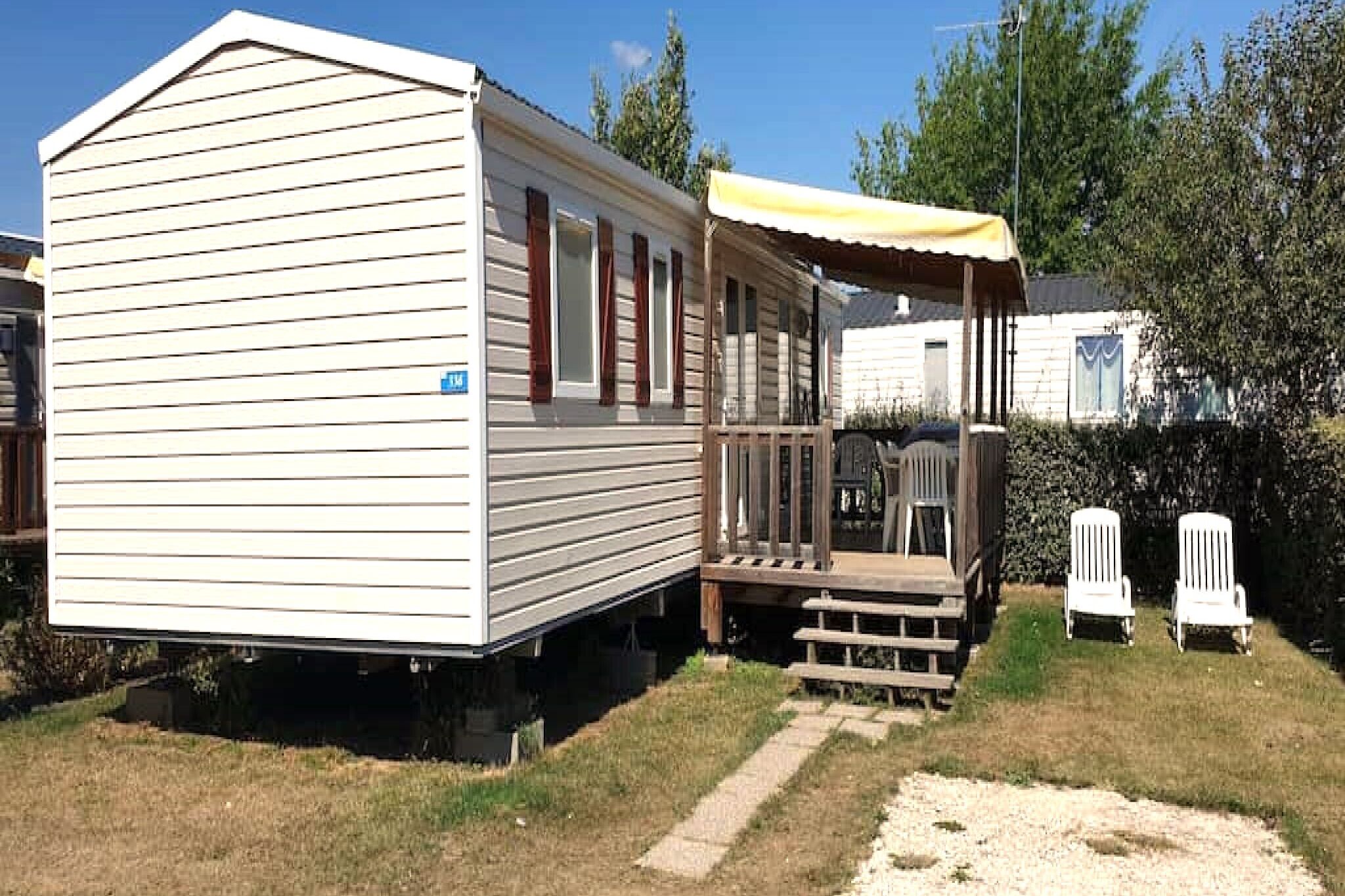 Cheerful mobil home in Centre-Val de Loire with pool
