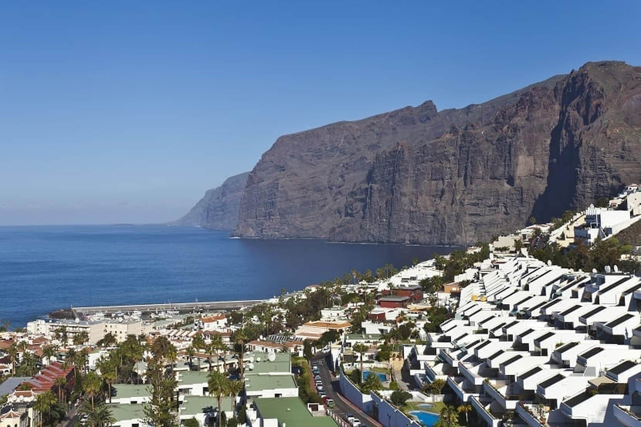 Ground floor: (Kitchen(dining table, stove, electric kettle, toaster, oven, microwave, fridge-freezer), Living/diningroom(single sofa bed, TV, dining table, seating area), bedroom(single bed, single bed), bathroom(bathtub with shower, toilet, bidet, hairdryer), balcony or terrace)\n\nfitness room(shared with other guests), garden(shared with other guests), garden furniture, swimming pool(shared with other guests, outside, opened from Jan upto and including Dec), tennis court(shared with other guests), billiards(shared with other guests)