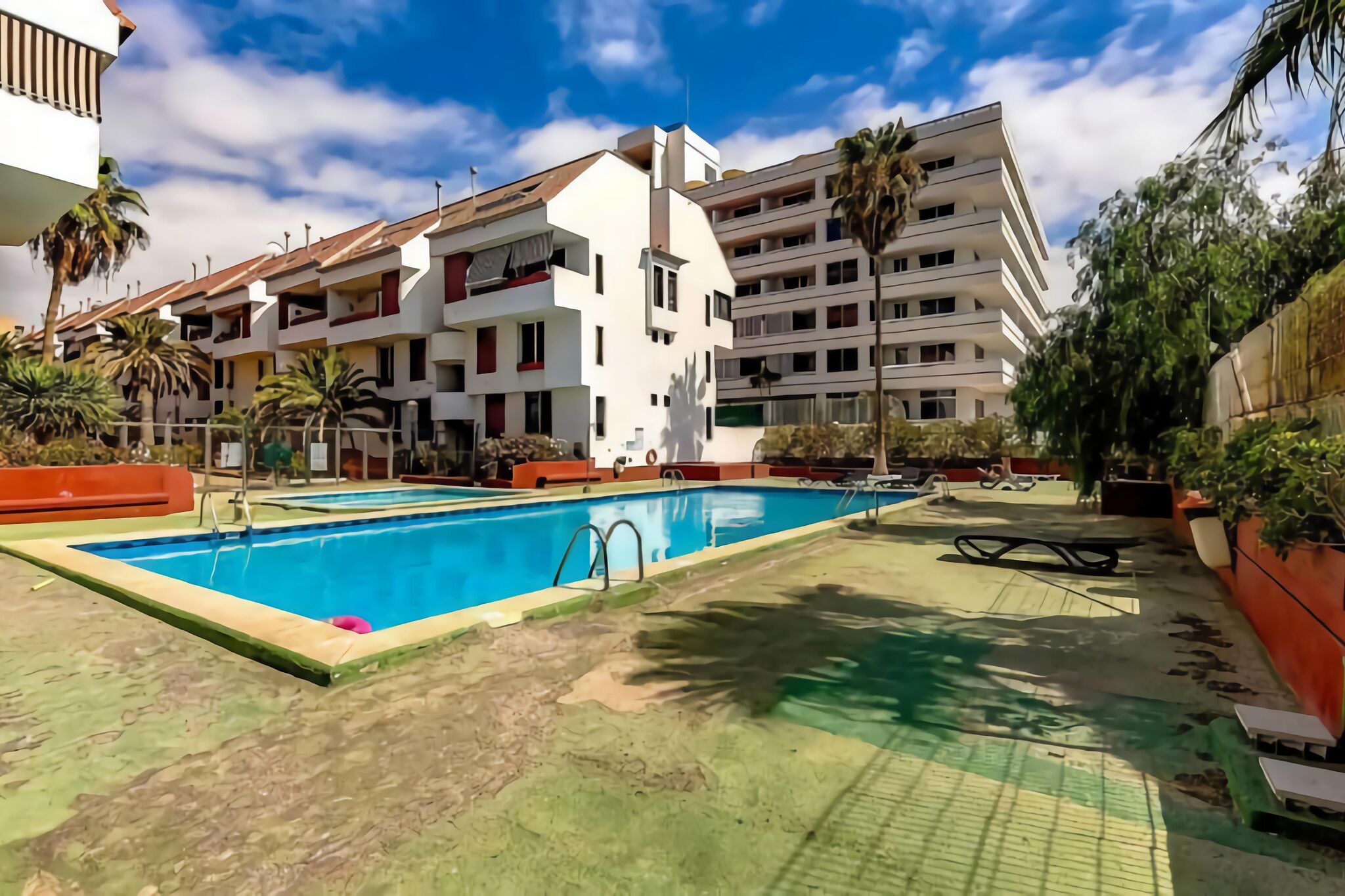 Appartement confortable à Arona avec piscine extérieure privée