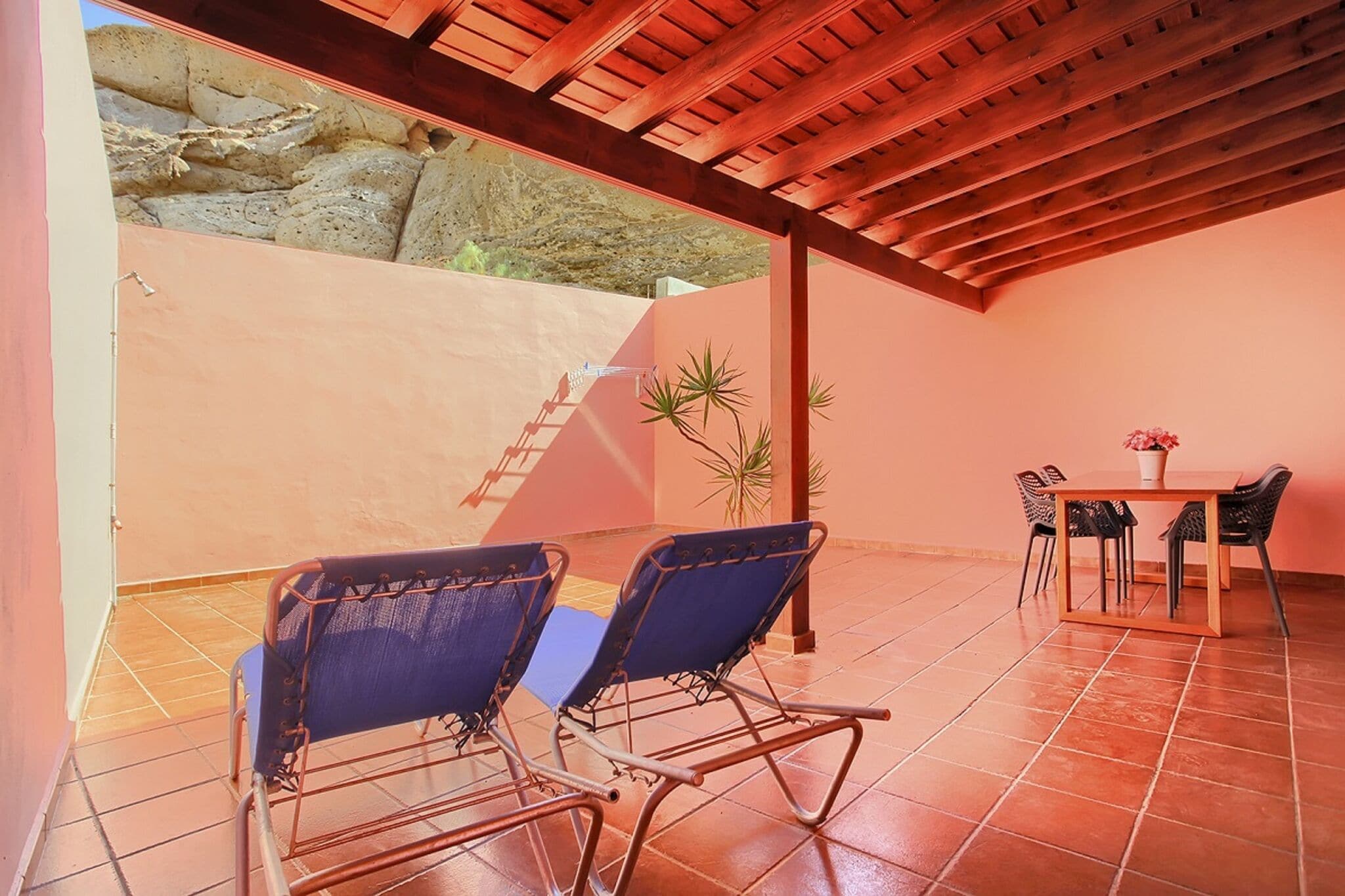 Maison de vacances traditionnelle à Arico avec jardin