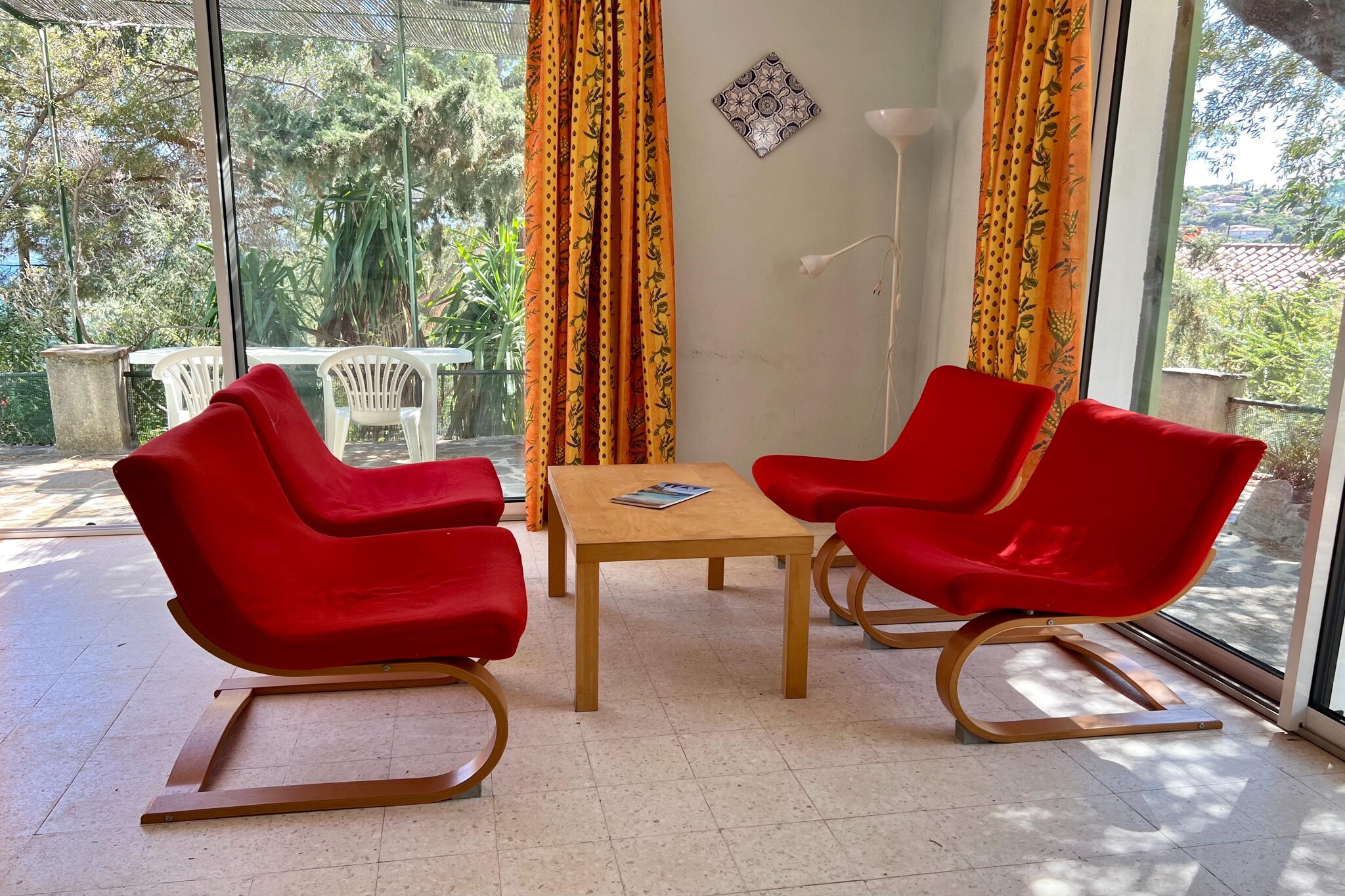 This peaceful cottage near Le Lavandou, just 600 m from the sandy beach of St.Clair, is set on a private 1-hectare estate filled with cork oaks and parasol pines. Enjoy sea views from the spacious 12x3 m front terrace.

The home features 2 air-conditioned bedrooms and accommodates up to 5 guests. Inside, the living room includes a well-equipped kitchen with a ceramic hob, oven, dishwasher, microwave, fridge/freezer, Senseo & filter coffee makers, and kettle.

St.Clair is a quiet coastal gem just 30 km from St. Tropez. Le Lavandou, with its marina, shops, and restaurants, is nearby, and the floral village of Bormes-les-Mimosas is a short drive away. A small supermarket is within walking distance.

Toulon/HyÃ¨res Airport is less than 30 minutes away, with flights from Paris, Rotterdam, London, and Luxembourg. Nice and Marseille are reachable in under 2 hours.