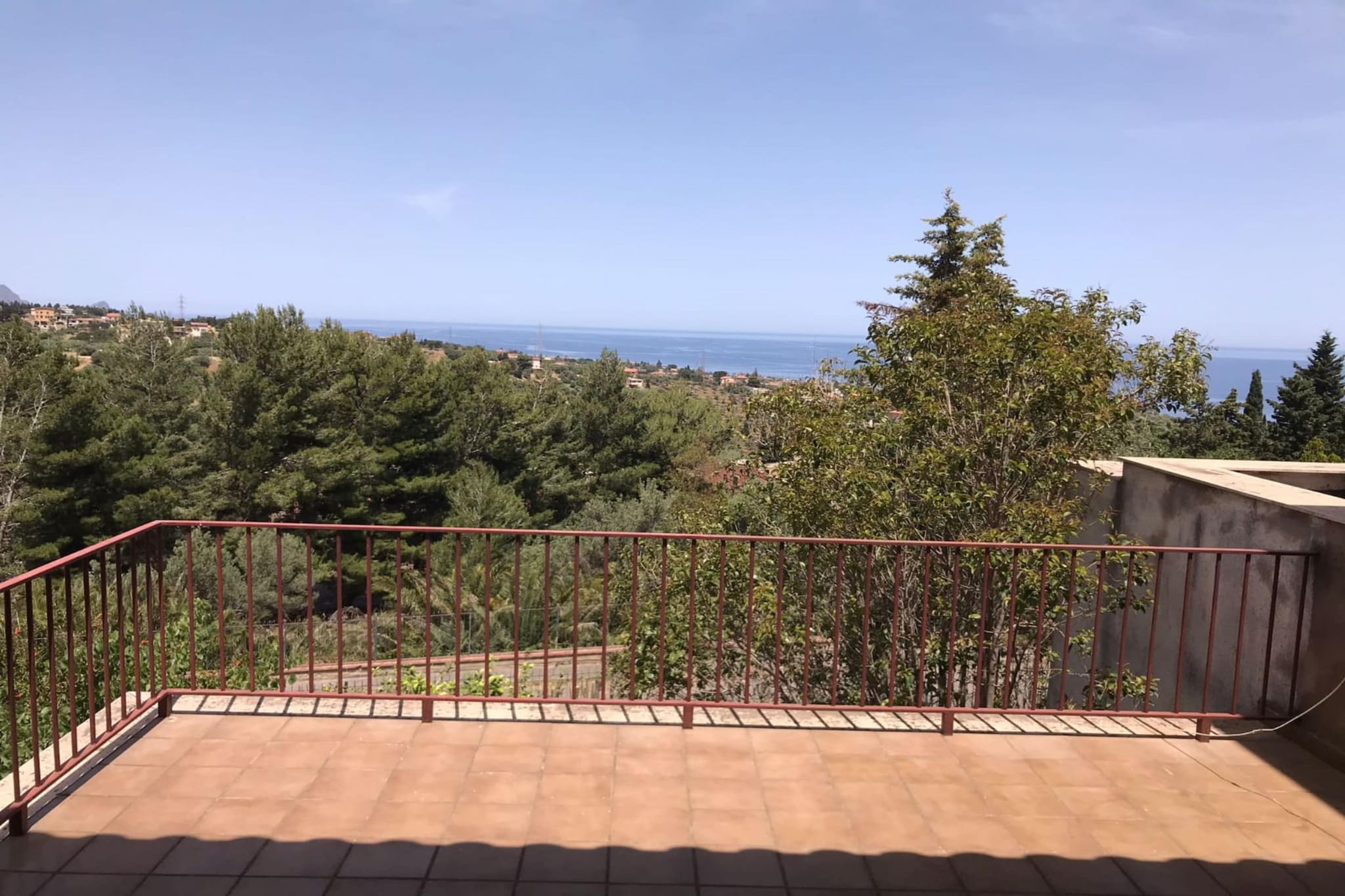 Ground floor: (Entrance, Large kitchen(dining table, hob, boiling water tap, cooker, hood, coffee machine, oven, fridge-freezer), Living/bed room(double sofa bed), bedroom(double bed), bedroom(single bed, double bed), bathroom(shower, washbasin, toilet, bidet))\n\nterrace(private, 60 m2), garden(private, fenced, landscaped garden, non-landscaped garden, illuminated, 500 m2), garden furniture, BBQ, parking, swimming pool(shared with the the owner and other guests)