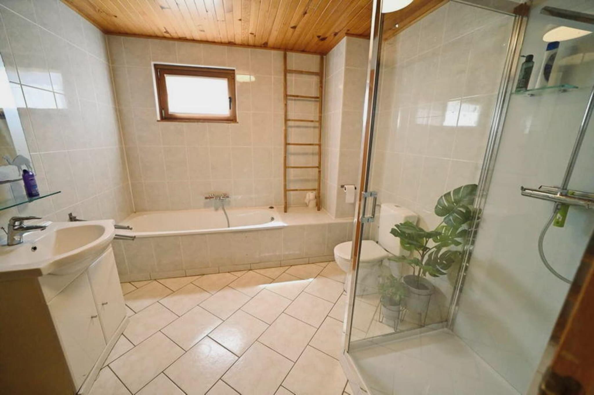 LE BERCAIL-Badkamer