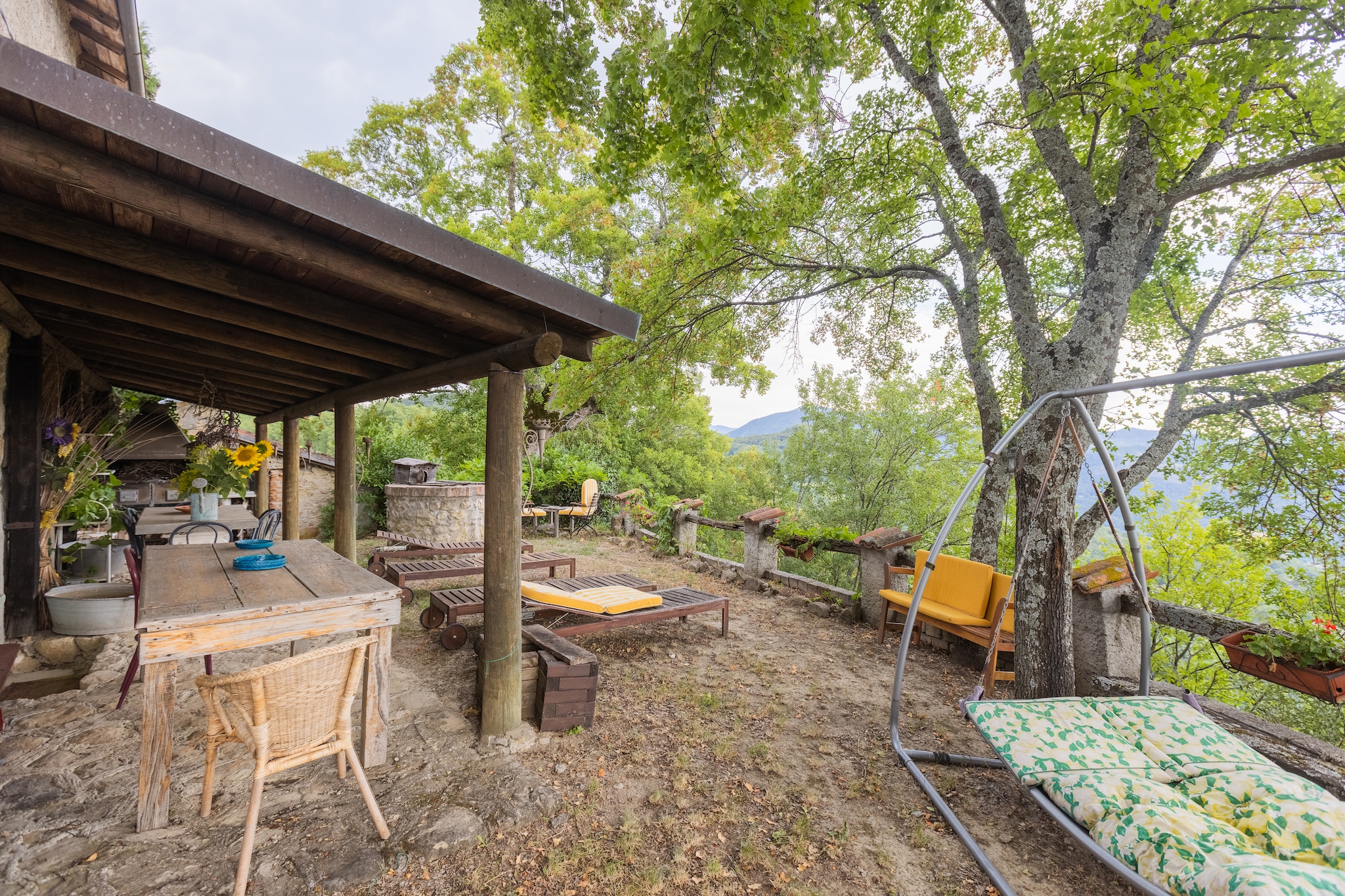 Ground floor: (Sitting room(dining table, fireplace), Kitchen(hob, hood, espresso machine, dishwasher, fridge-freezer, washing machine))\n\nOn the 1st floor: (Kitchen(hob, hood, espresso machine, fridge-freezer), bedroom(double bed), bathroom(shower, washbasin, toilet, bidet), bathroom(bath tub, washbasin, toilet, bidet), Study)\n\nOn the 2nd floor: (bedroom(double bed), bedroom(double bed))\n\ndining table, garden, BBQ, deckchairs, table tennis table