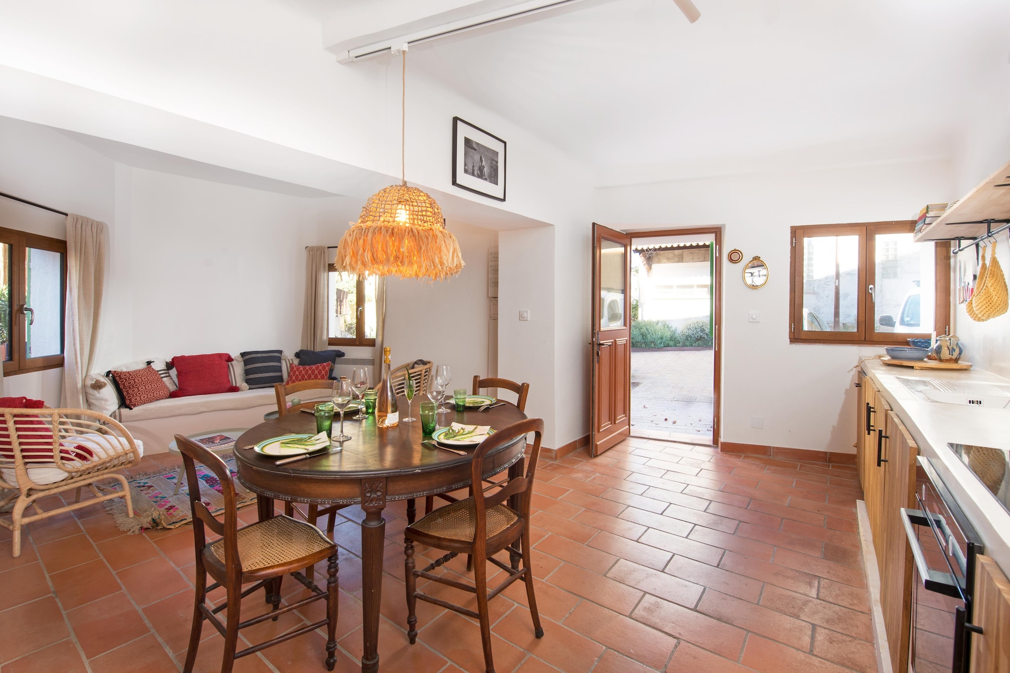 Ground floor: (open kitchen(electric kettle, cooker(induction), coffee machine(espresso), oven, dishwasher, fridge), Living/diningroom(seating area), storage(washing machine))\n\nOn the 1st floor: (Bedroom with bathroom(double bed(160 x 200 cm), shower, washbasin), toilet)\n\nOn the 2nd floor: (bedroom(double bed(160 x 200 cm)), bedroom(double bed(160 x 200 cm)), bathroom(shower, washbasin), toilet)\n\nterrace, parking, parking lot(public), bicycles available, iron, hairdryer, plancha grill