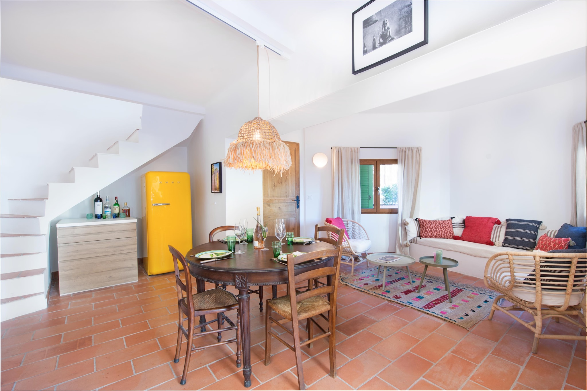 This is a unique house, consisting of 2 joined old fishermen's cottages completely renovated in 2023 with all the desired modern comforts. The authentic character has been preserved. You have the feeling of living in the middle of the cosy village. With the terrace in front of the house at the end of a cul-de-sac in the quartier historique. Directly opposite the château de la Napoule.
Ideally located also for families with children as the beach is 50 metres away. Truly a unique location! Baker, butcher, supermarket and restaurants are within 200 m. The little train station is right behind the house. This gets you to Cannes in 7 minutes and Nice airport in 30 minutes. Parking is free in front of the house.
The house has 3 bedrooms and 2 bathrooms with separate toilet. There are fans in all bedrooms. There is a fully equipped kitchen with oven, dishwasher, washing machine and fridge. There are beach chairs and 2 bicycles. The house is non - smoking
Details
- It is located next to Cannes' quiet railway line, the trains do not run in the evening after 10pm.
- The house is not very suitable for toddlers because of the stairs.