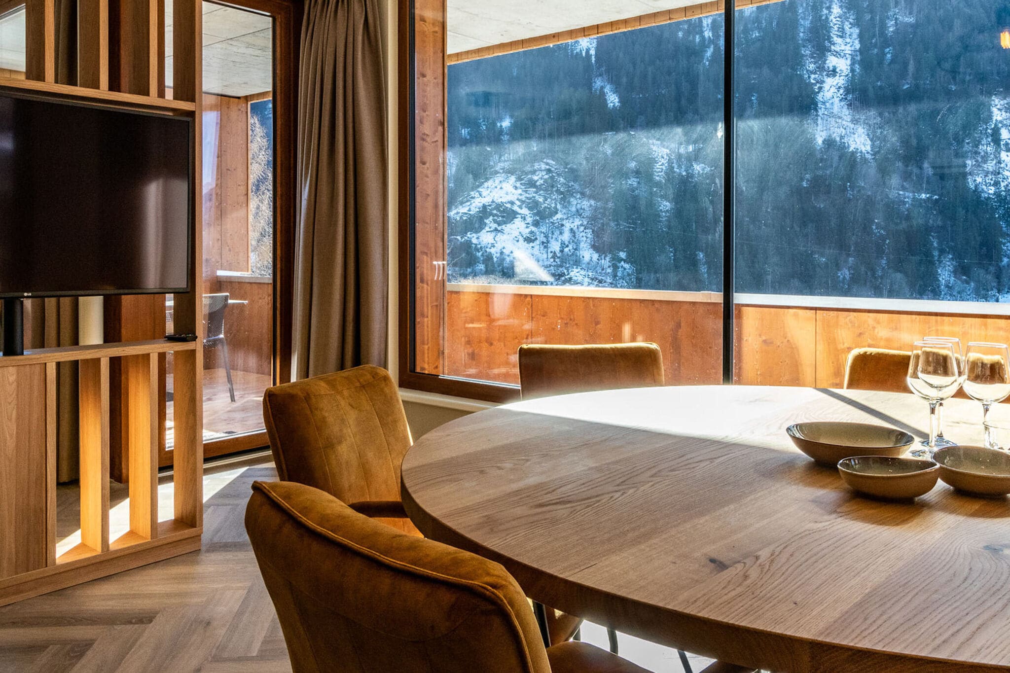 Spacious apartment with sauna, ski area at 600 m.