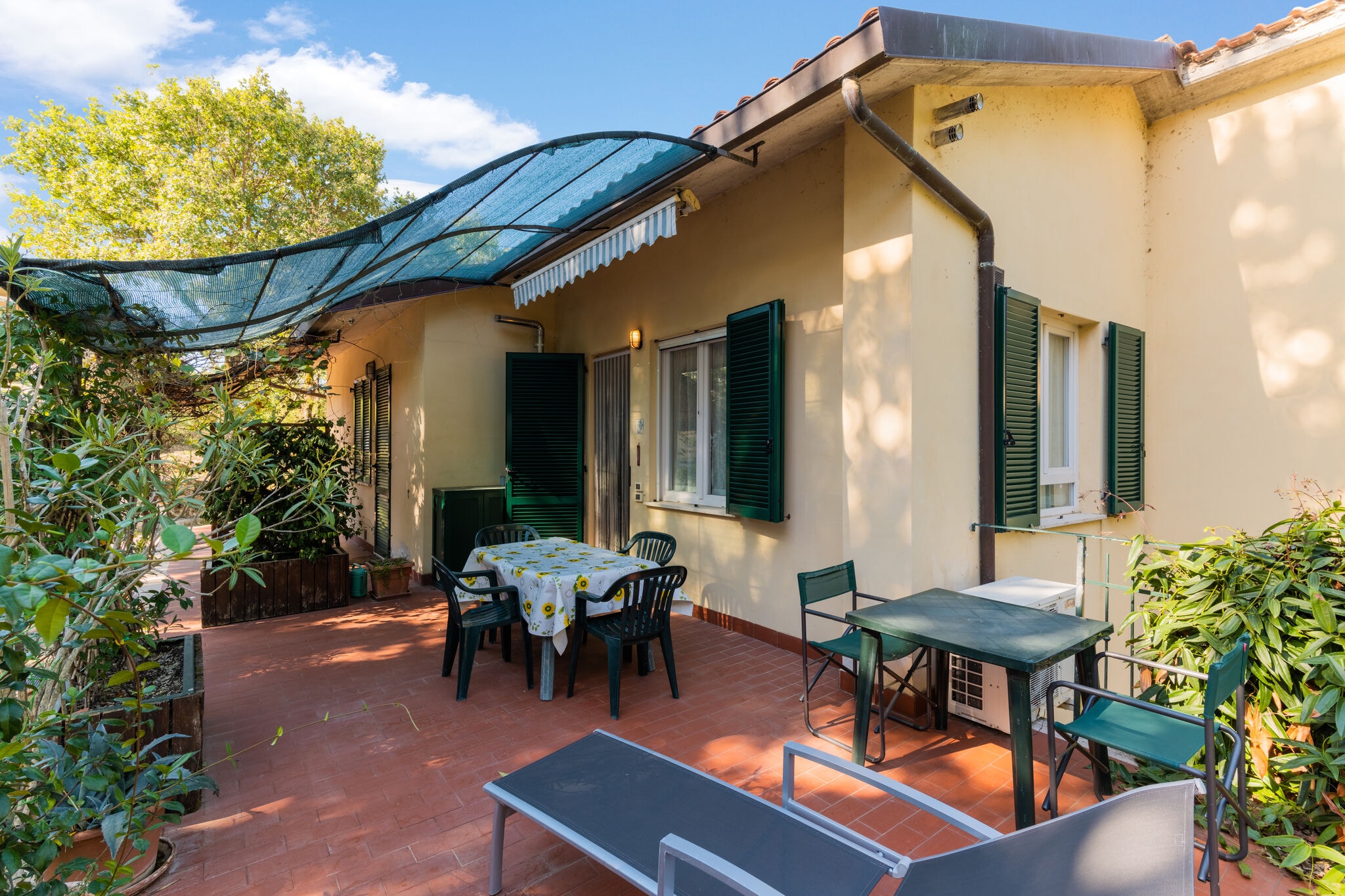 Romantisches Ferienhaus in San Feliciano mit Garten