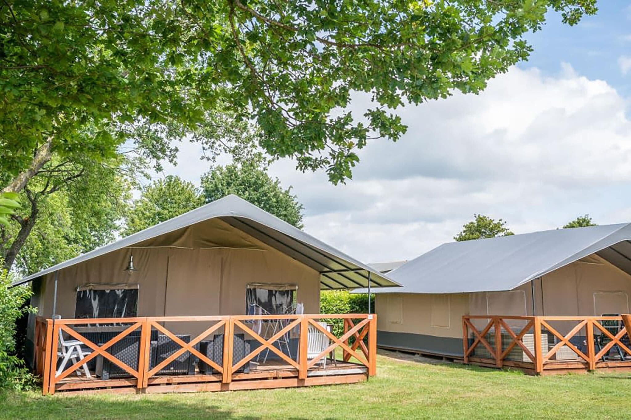 Comfortable glamping tent with WiFi in Limburg