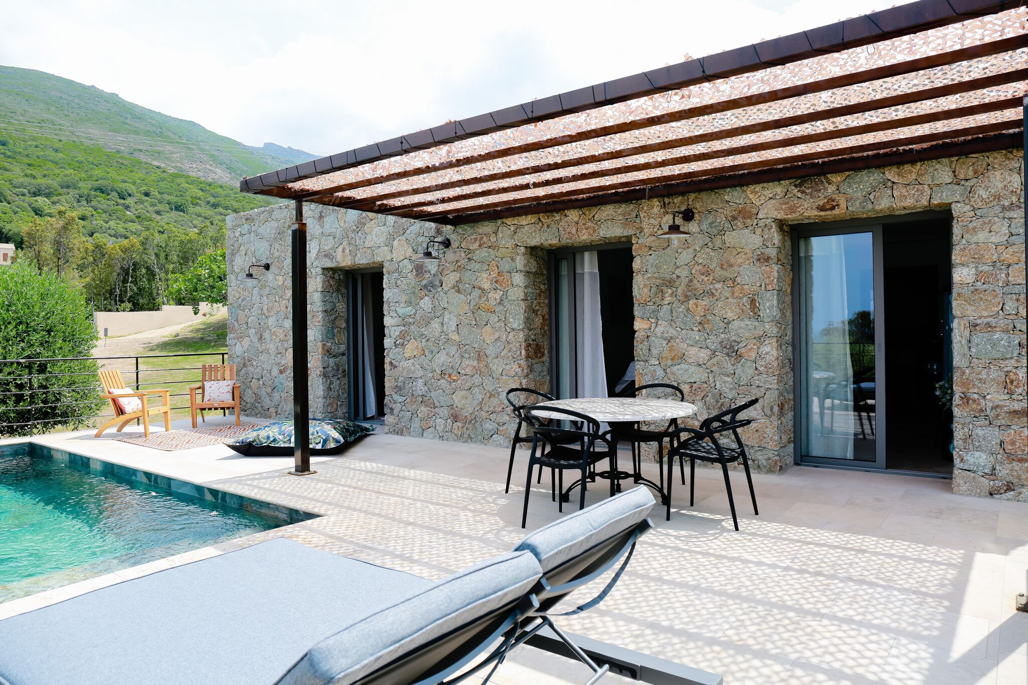 Moderne villa met privé zwembad op Corsica