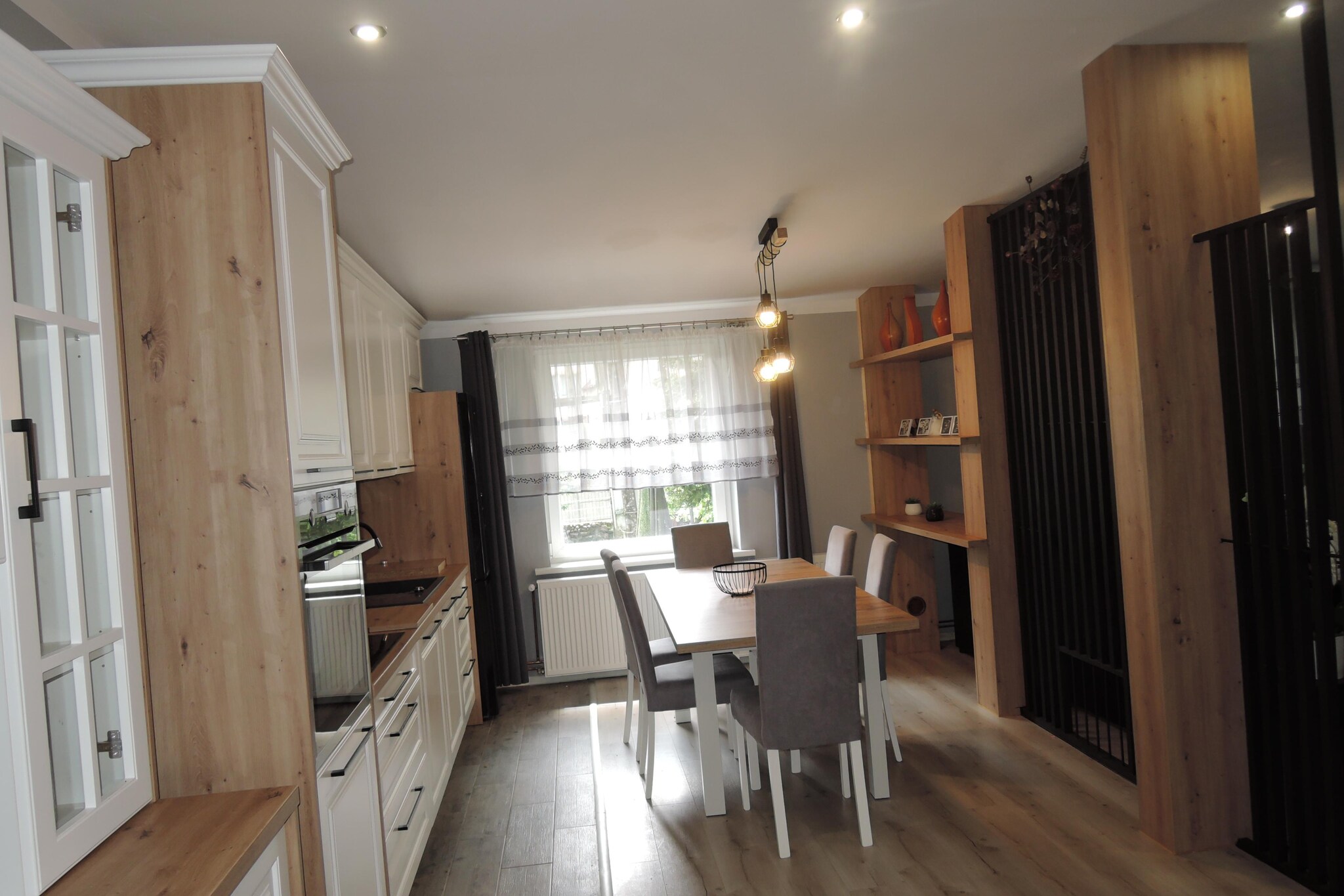 Ground floor: (Sitting room(TV, seating area), open kitchen(dining table, hob(4 ring stoves, electric), electric kettle, boiling water tap, espresso machine, oven, microwave, dishwasher, fridge-freezer), bedroom(double sofa bed), bedroom(double sofa bed), bedroom(double sofa bed), bathroom(bath tub, washbasin, washing machine), toilet(toilet))\n\ncamping cot, garden, garden furniture, sun loungers, BBQ, play equipment, table tennis table, hammock
