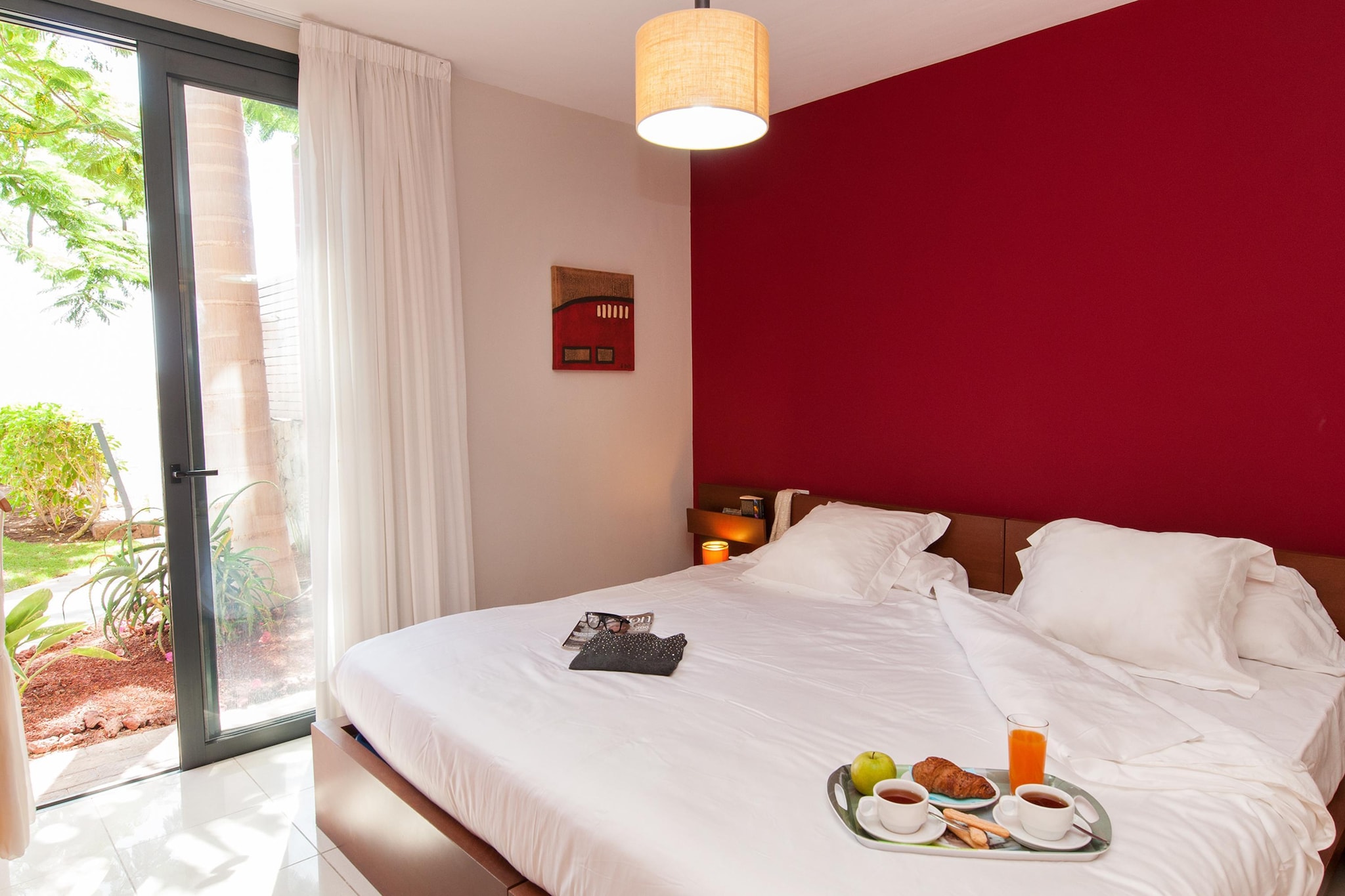 Ground floor: (Living room(TV), Kitchen(electric kettle, toaster, coffee machine, oven, microwave, dishwasher, fridge, freezer, washing machine, ironing board, iron), bedroom(double bed), bathroom(shower, hairdryer))\n\ncot, air conditioning, BBQ, parking, swimming pool(shared with other guests, outside), high chair