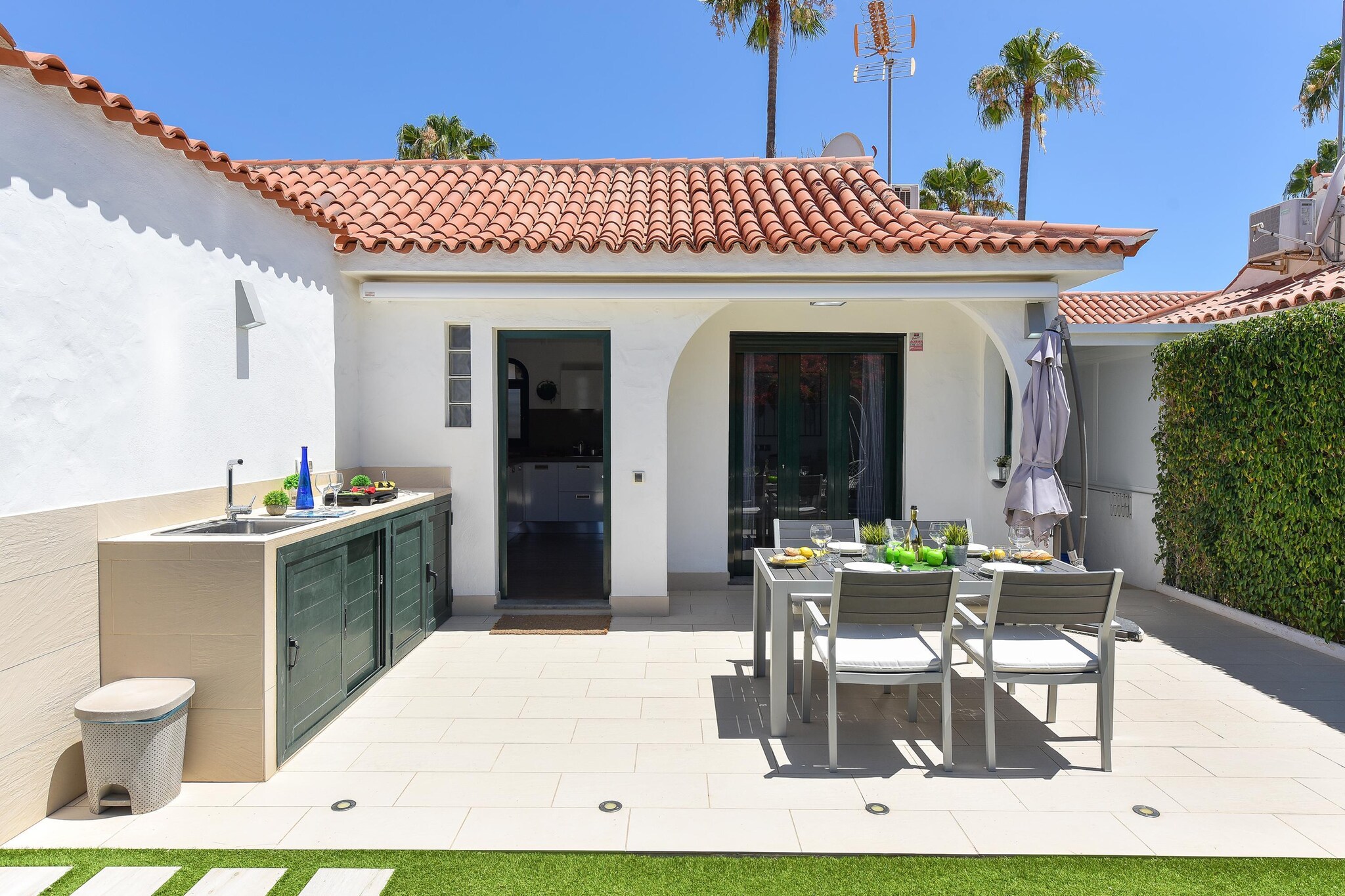Central bungalow with communal pool in Maspalomas