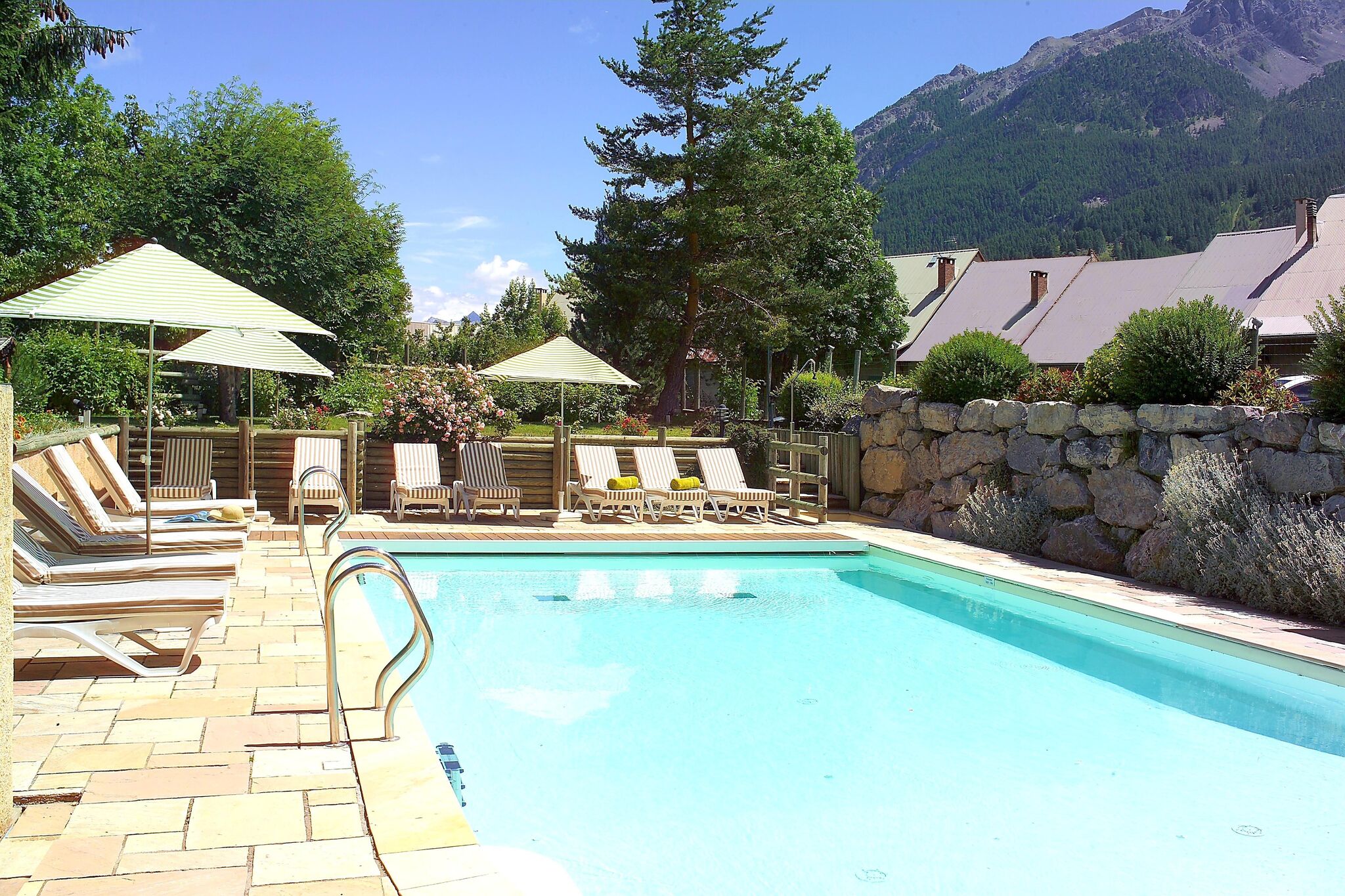 Appartement accueillant au Monêtier-les-Bains avec piscine partagée