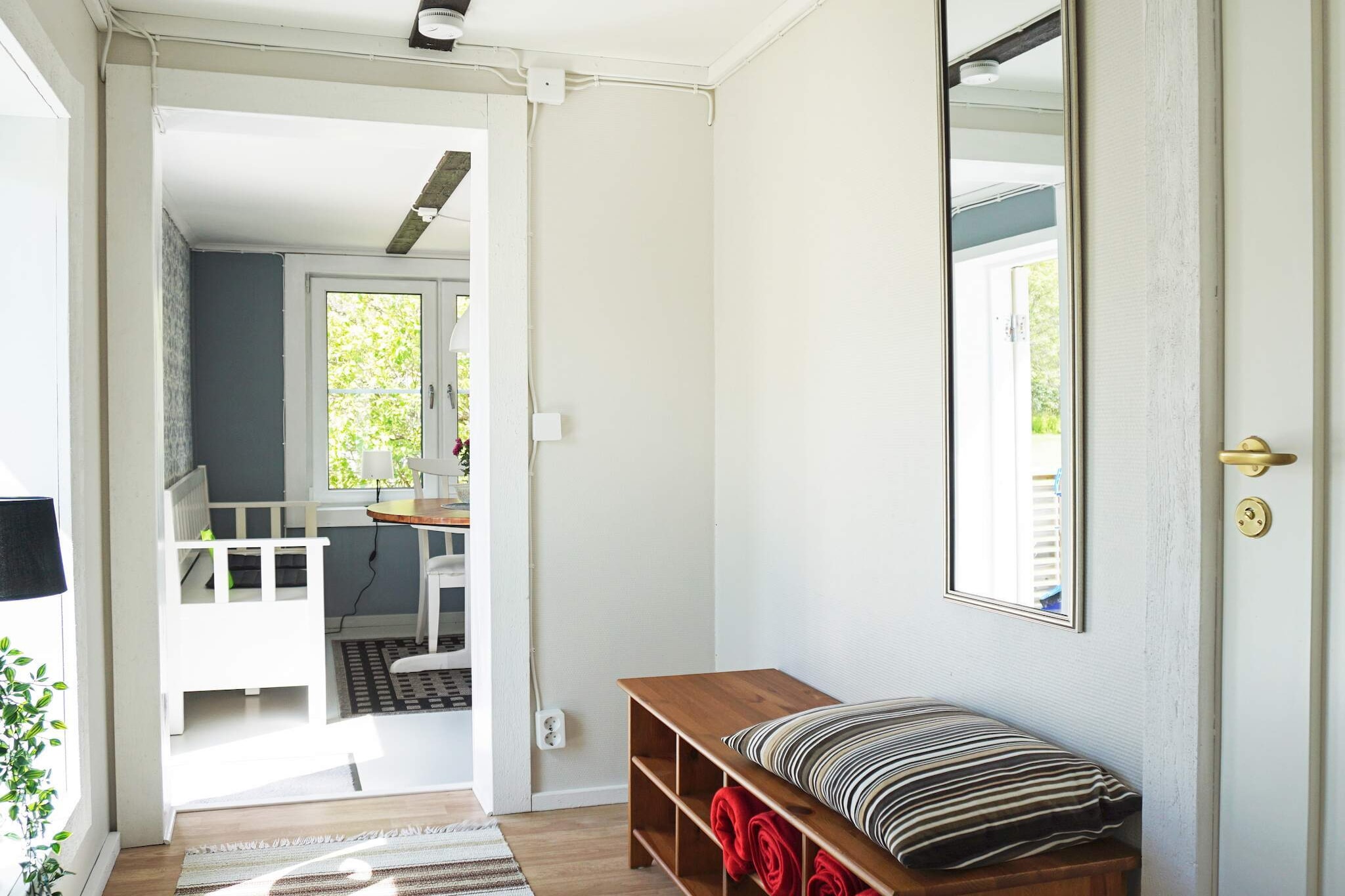 Internet Access DSL, Kitchen(cooker(electric), hood, coffee machine, microwave, fridge(+ freezer), high chair), bedroom(double bed, 2x bunk bed), bathroom(washbasin, shower, toilet), heating(electric), terrace(garden furniture, BBQ), parking