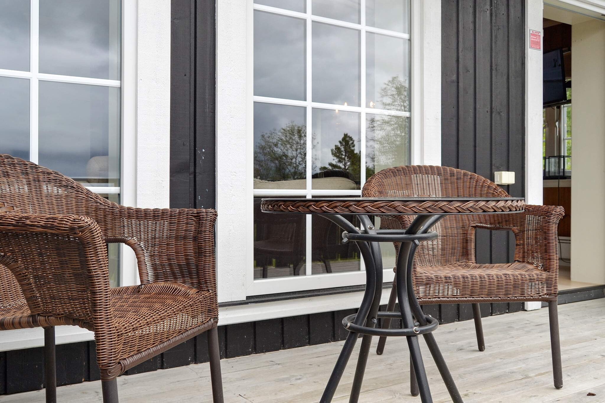 open kitchen(cooker(electric), hood, coffee machine(filter), waffle iron, dishwasher, fridge, freezer(60-99L), washing machine), Living/bed room(22 m2)(TV(cable)), bedroom(double bed), bedroom(single bed, double bed), bedroom(double folding bed), bathroom(bathtub or shower, washbasin, toilet), bathroom(washbasin, toilet), heating(electric), terrace(50 m2)