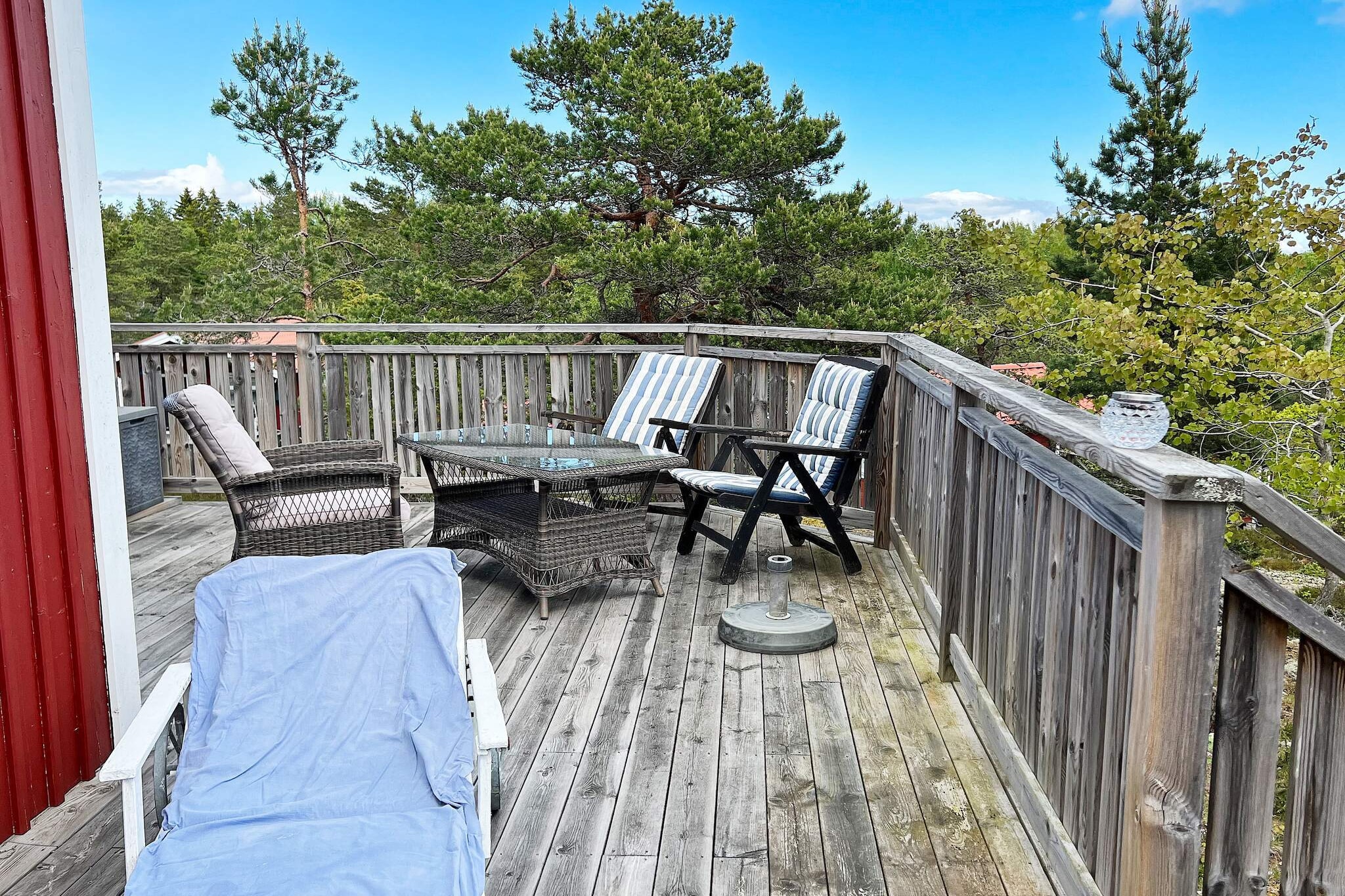 open kitchen(cooker(electric), hood, coffee machine, oven, fridge-freezer, high chair, water from well), Living/bed room, bedroom(double bed), bedroom(single bed), bedroom(single bed), bathroom(washbasin, shower, toilet(electrish)), heating(electric), terrace, garden furniture, BBQ