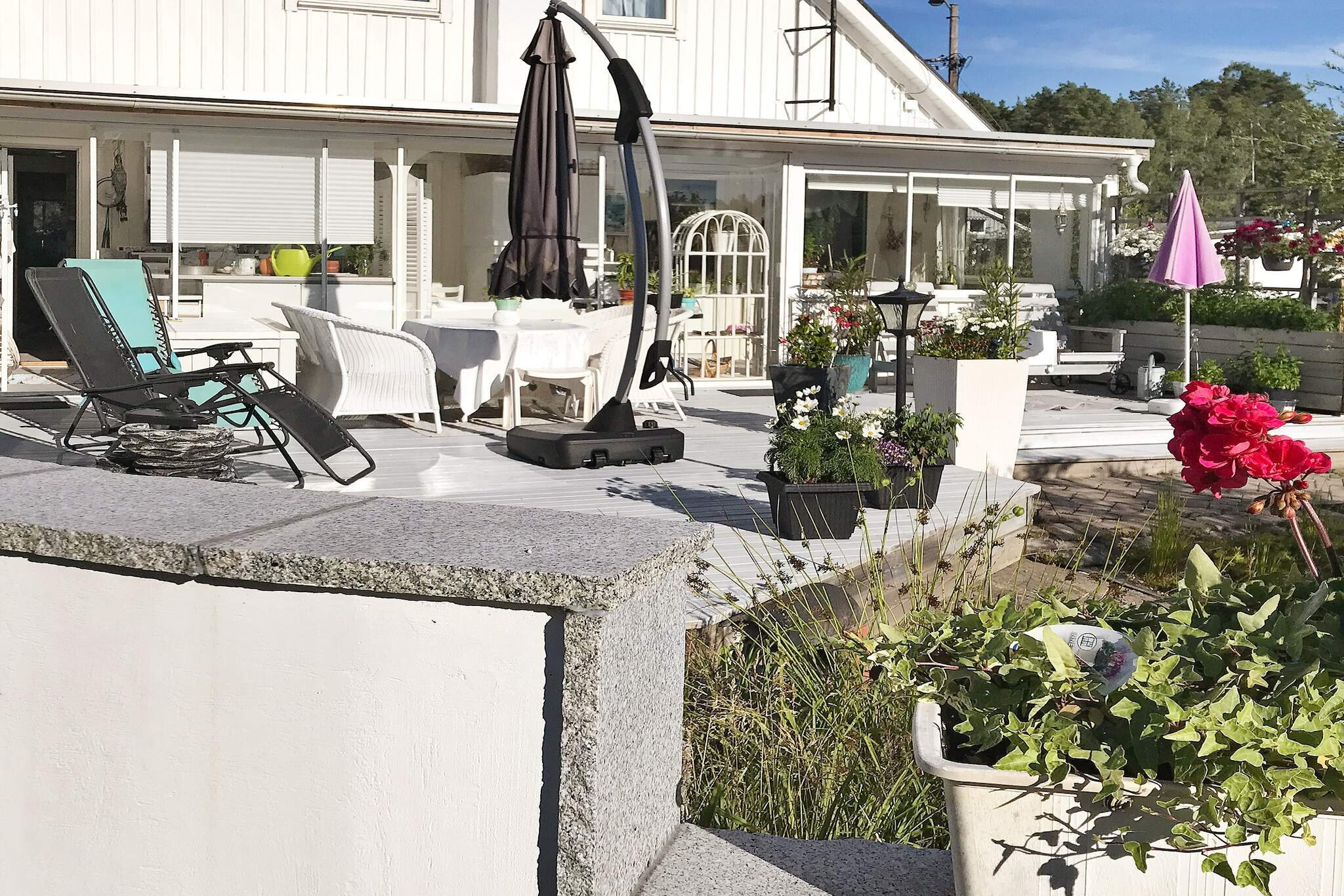 Welcome to this nice villa on VÃ¤rmdÃ¶, here you live comfortably with a lovely garden and a large patio in the sun. The house is comfortably furnished, three bedrooms, a bathroom and a sofa group on the upper floor. On the lower floor there is a modern and pleasant kitchen, living room and a glazed conservatory, with access to the sun deck with outdoor furniture and barbecue. Just inside the entrance door is a WC and wash basin. From the kitchen you reach the shower room, equipped with curtains for privacy. The homeowner lives in a separate part of the house. The green plot has an additional patio and a pond for extra enjoyment. The house is located in Hemmesta, where it is close to golf courses and sea bathing with both beaches and cliffs. If you want to take a day trip with an archipelago boat, you can easily get further out to the archipelago's many islands. There is a bus into Stockholm if you want to go sightseeing there. The buses basically run around the clock. New in the area are water buffaloes at Hemmesta SjÃ¶Ã¤ng, which you can go and see. The house includes cleaning which gives you the opportunity to enjoy the holiday a little extra. Bed linen and towels can be pre-ordered.